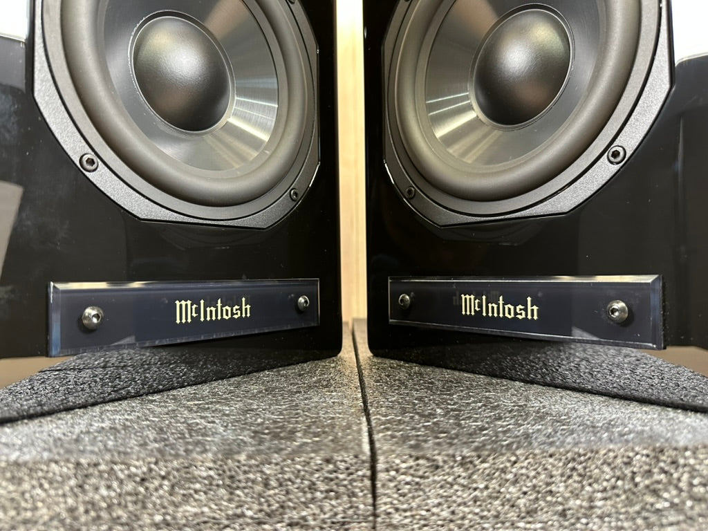 Mcintosh XR50 Bookshelf Speakers w/Factory Boxes