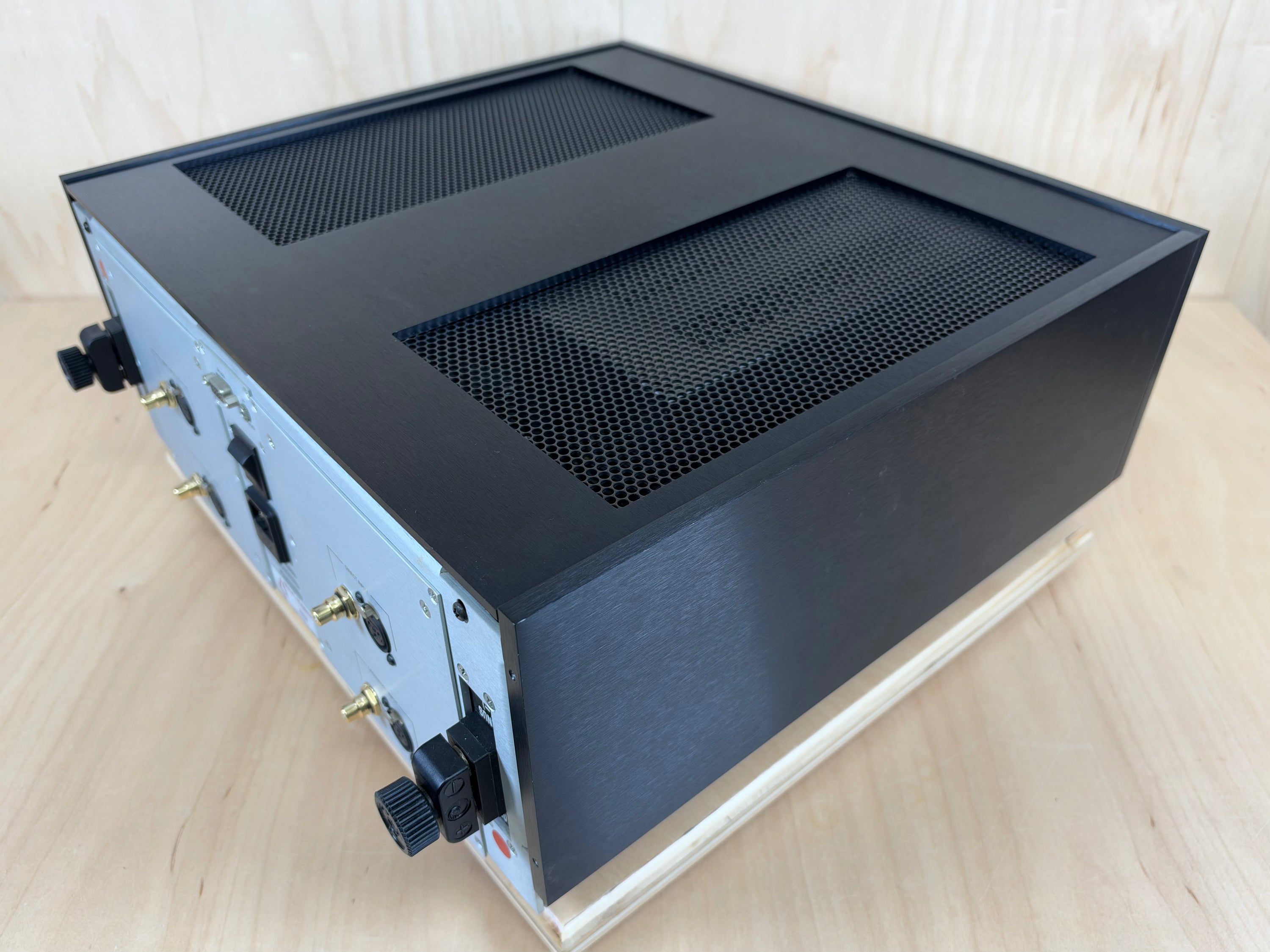 Aesthetix Atlas Signature Stereo Power Amplifier