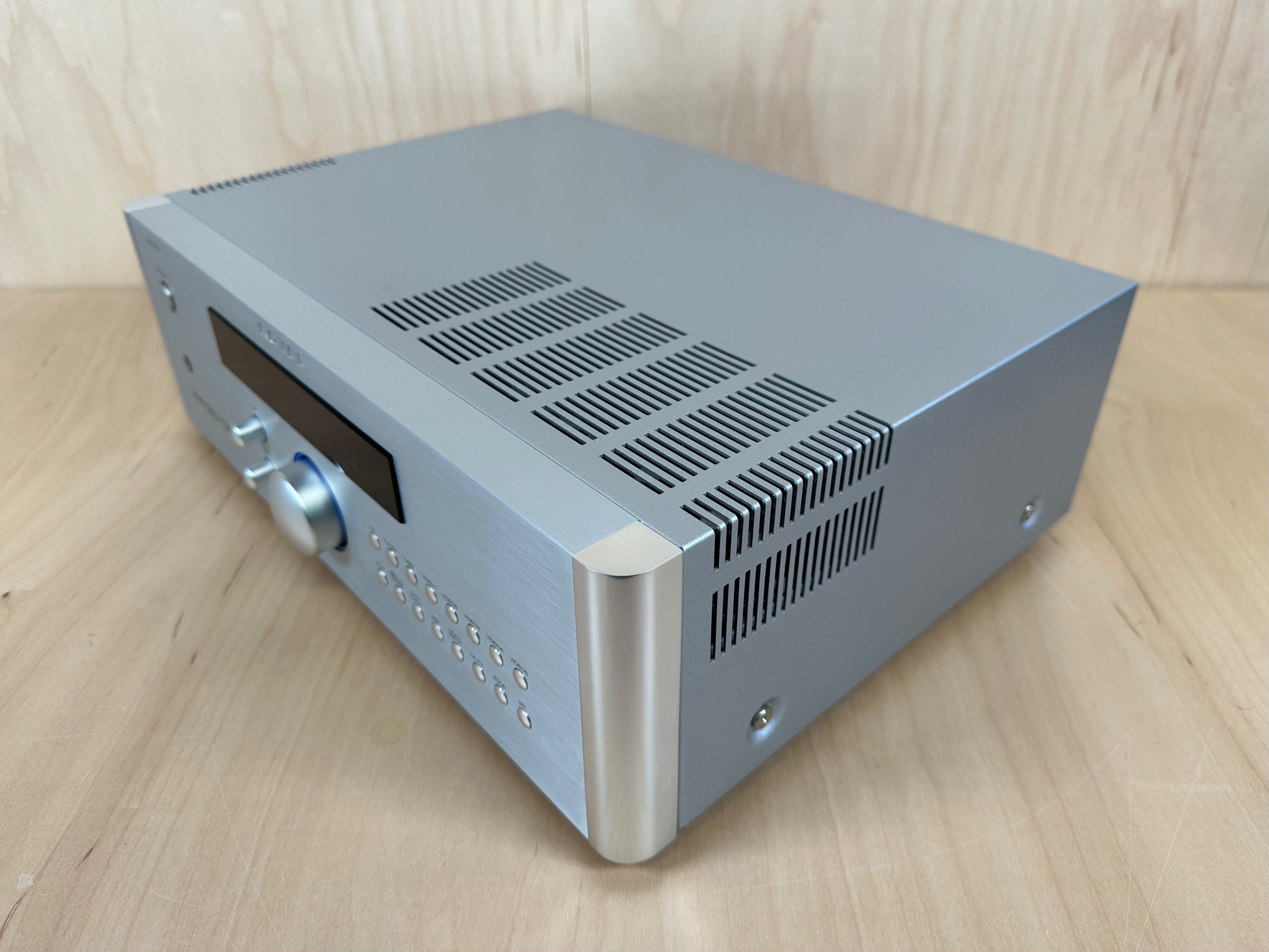 Rotel RSP-1570 Preamplifier Surround Sound Processor w/Remote and Box