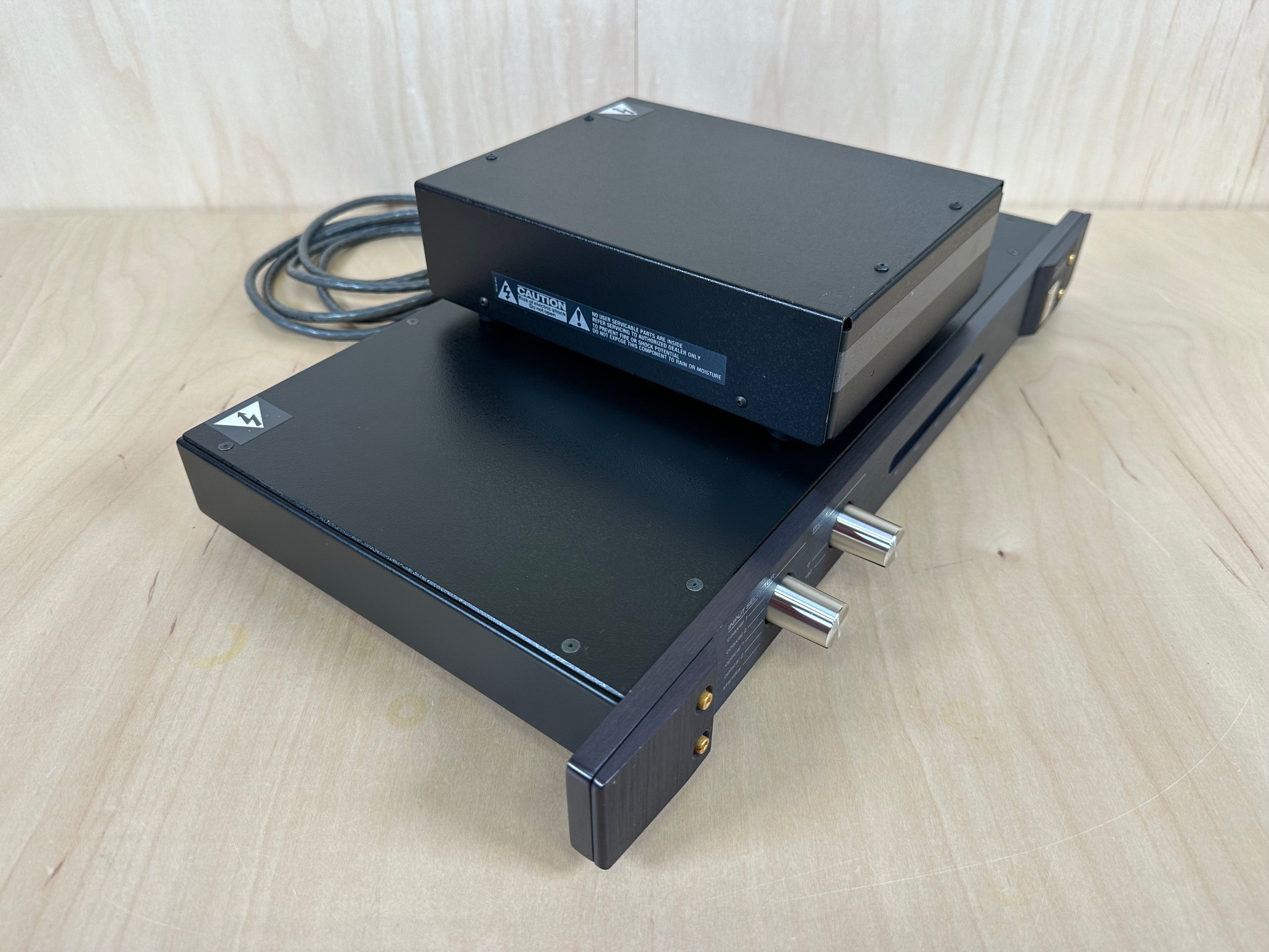 Threshold DAC 1/e Digital Processor DAC Black w/Power Supply