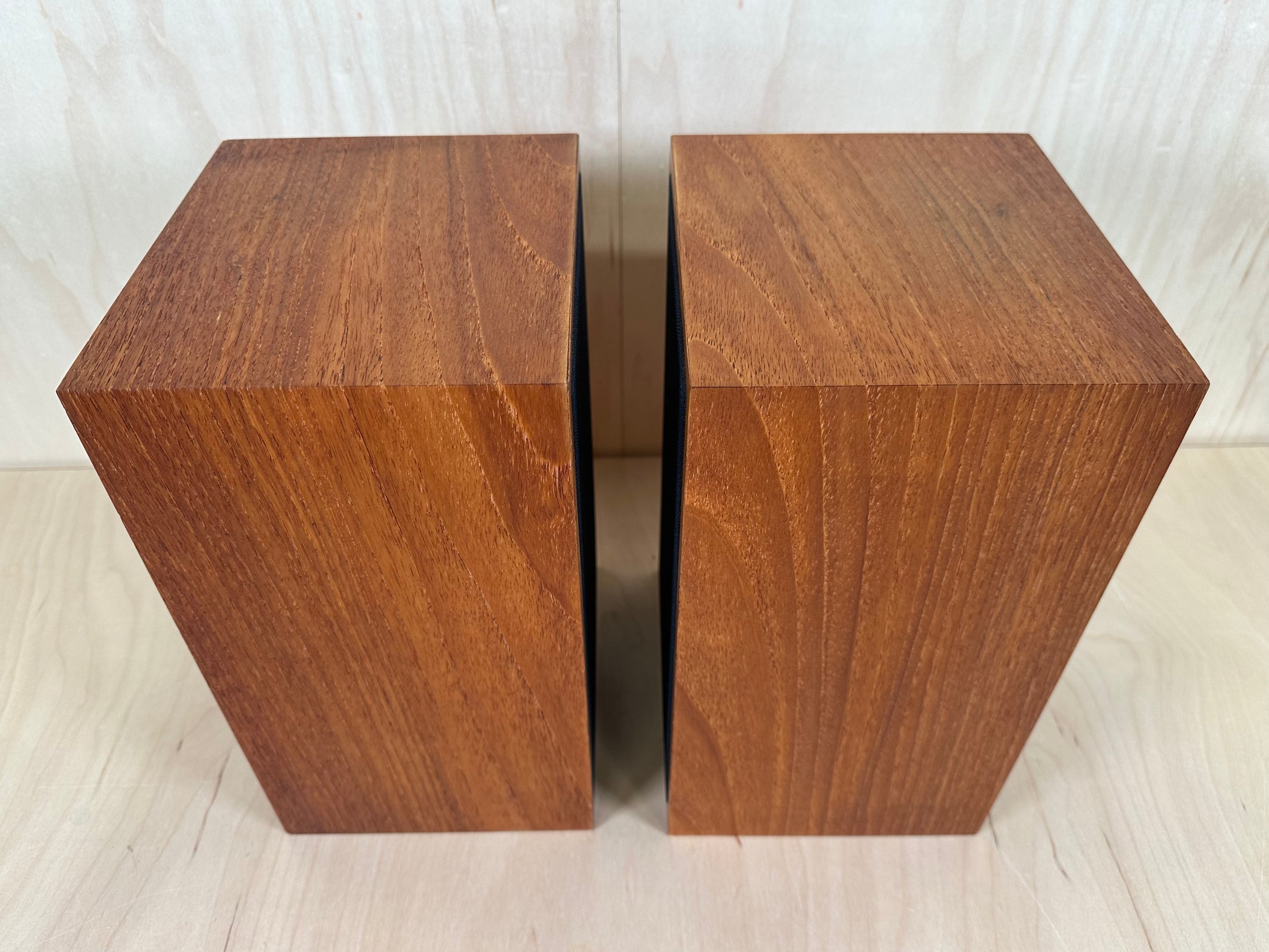 Linn Kan Speakers Bi-Wireable w/Consecutive Serial Numbers