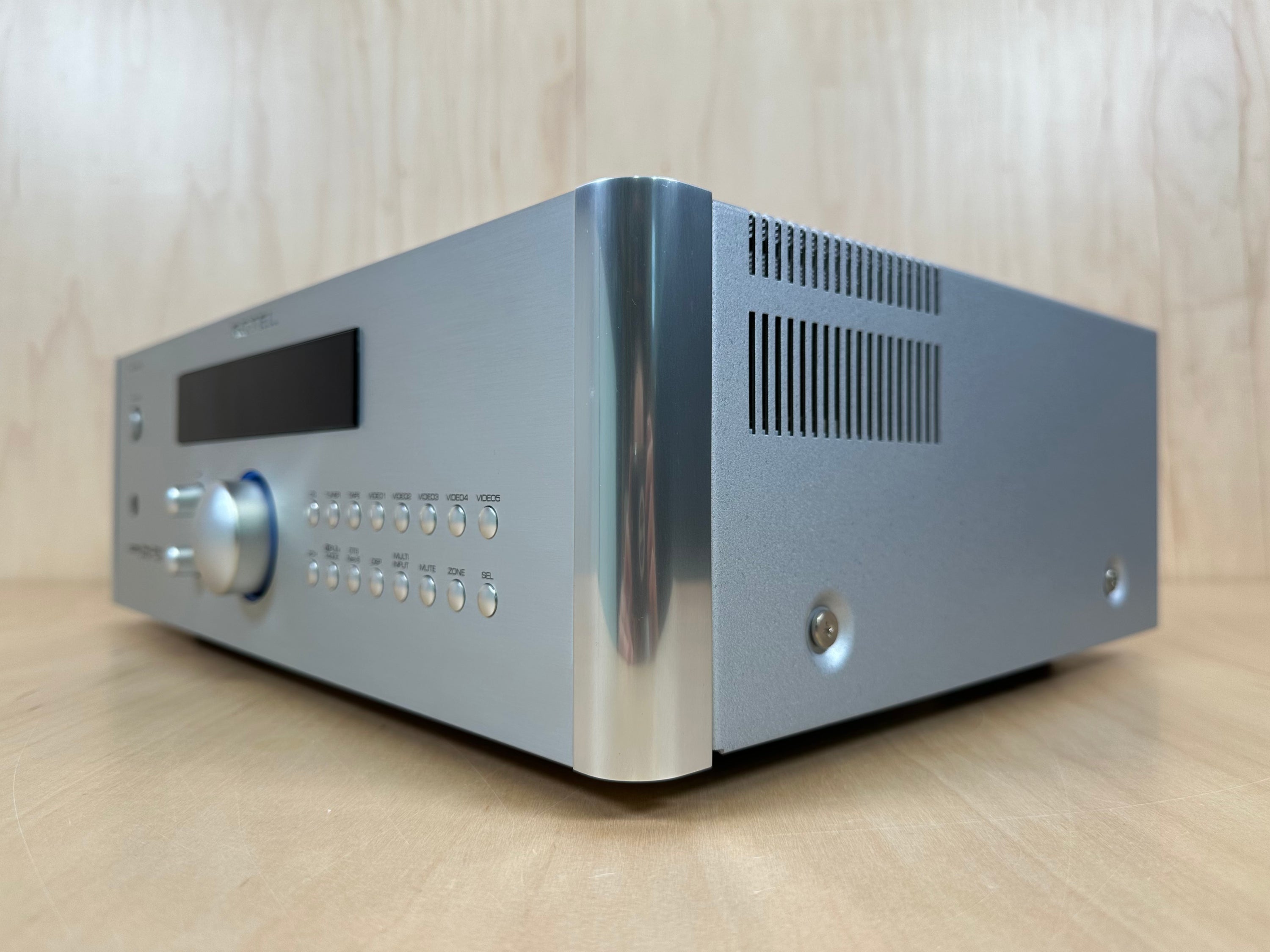 Rotel RSP-1570 Preamplifier Surround Sound Processor w/Remote and Box