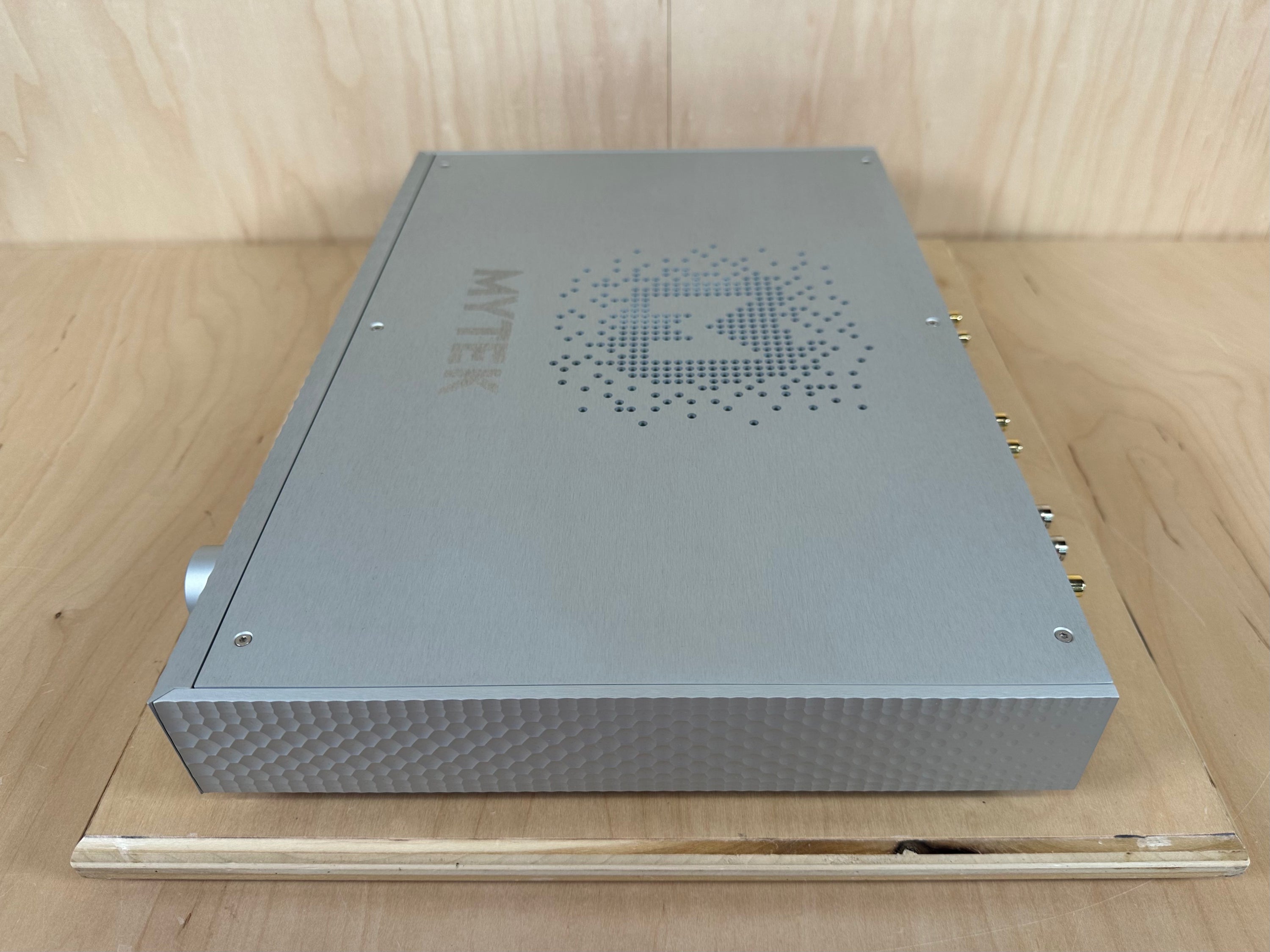 MYTEK Manhattan II DAC - Preamplifier - Headphone amp w/New LED Display