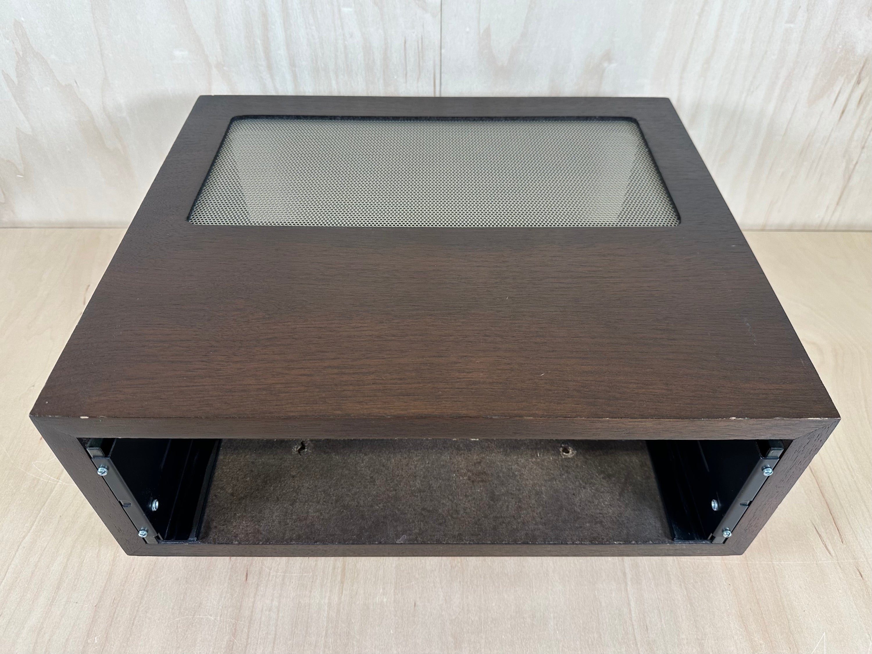 Mcintosh L52 Cabinet w/Panlocs Originally used with a  C28