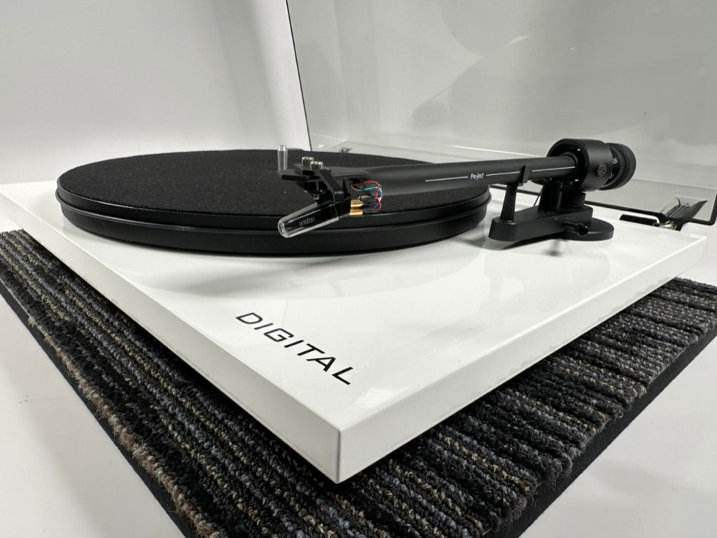 Project Essential II Digital Turntable Gloss White in Original Box