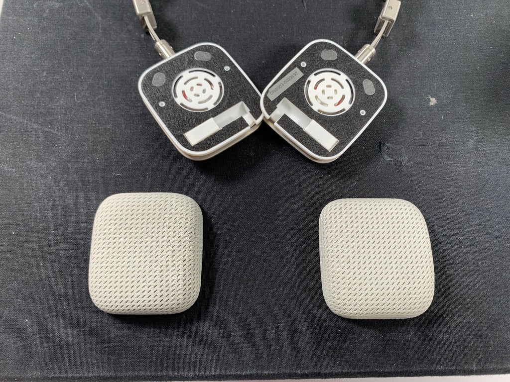 HARMON KARDON SOHO WIRED HEADPHONES IN WHITE