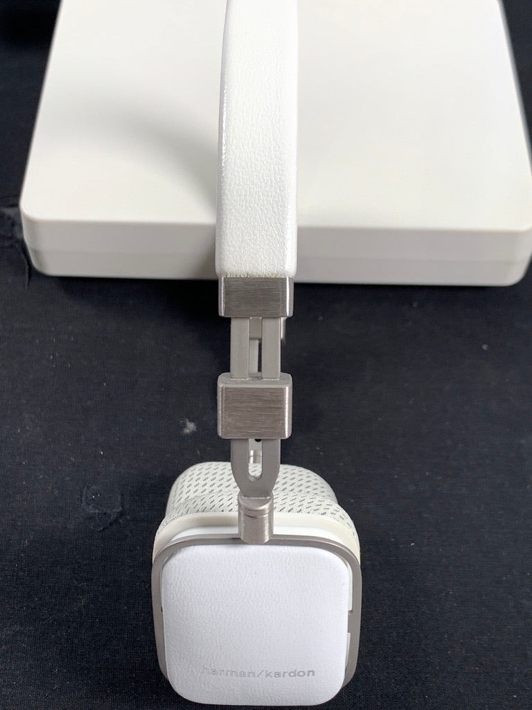 HARMON KARDON SOHO WIRED HEADPHONES IN WHITE