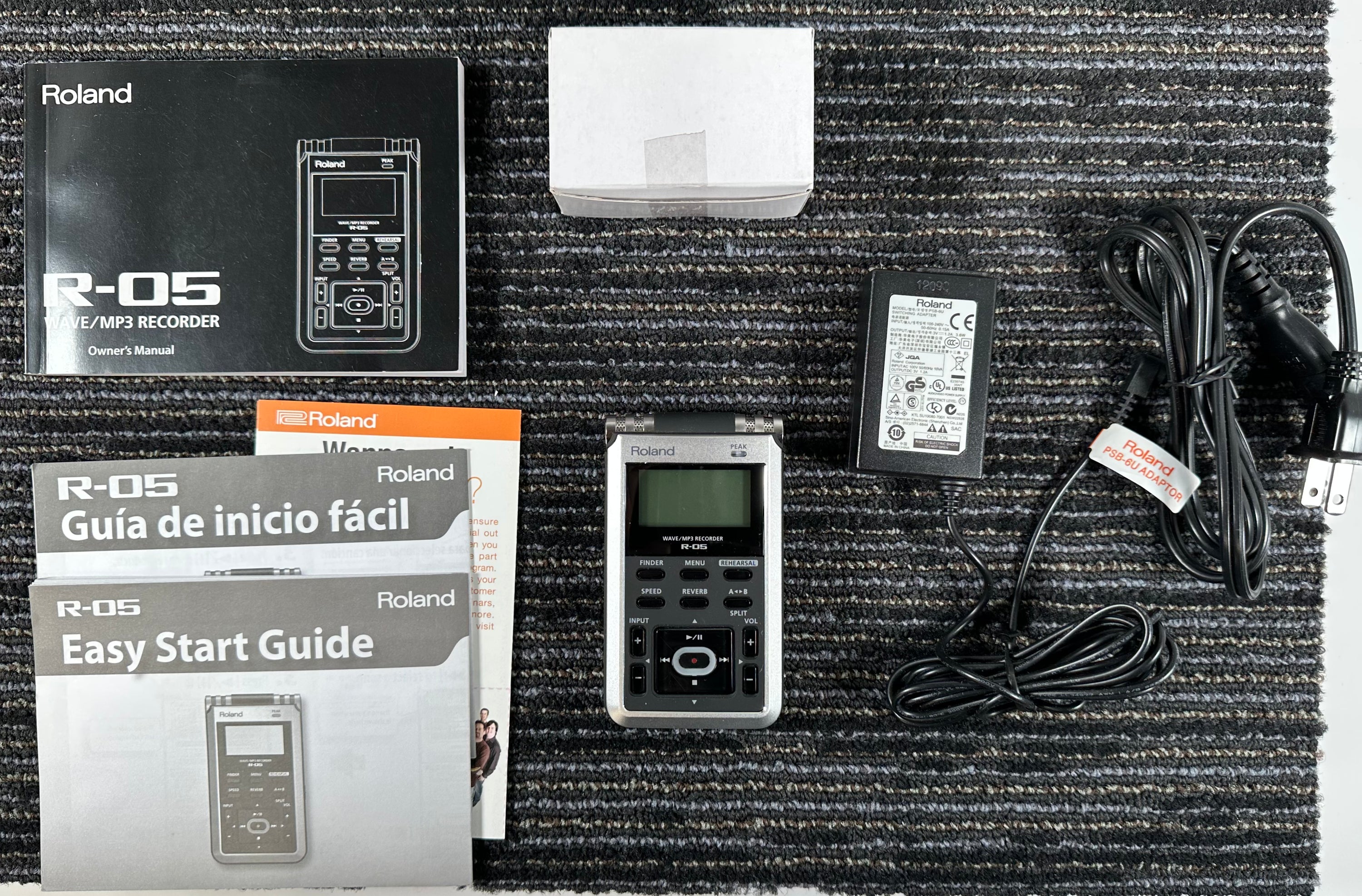 Roland R-05 Wave/MP3 Recorder w/Roland PSB6U-120 AC Adaptor