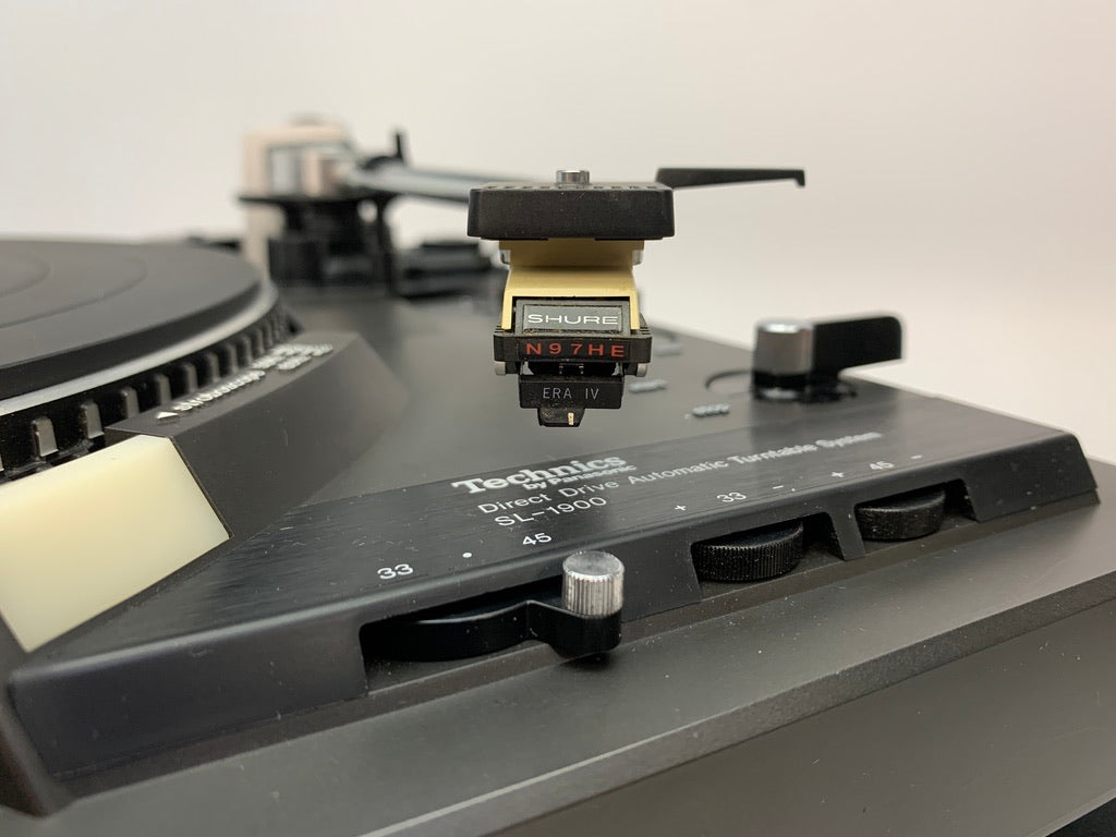 TECHNICS SL-1900 AUTOMATIC DD TURNTABLE W/SHURE M97 CARTRIDGE