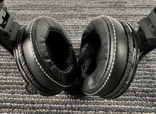 Load image into Gallery viewer, Skullcandy Mix Master DJ Headphones Gloss Black