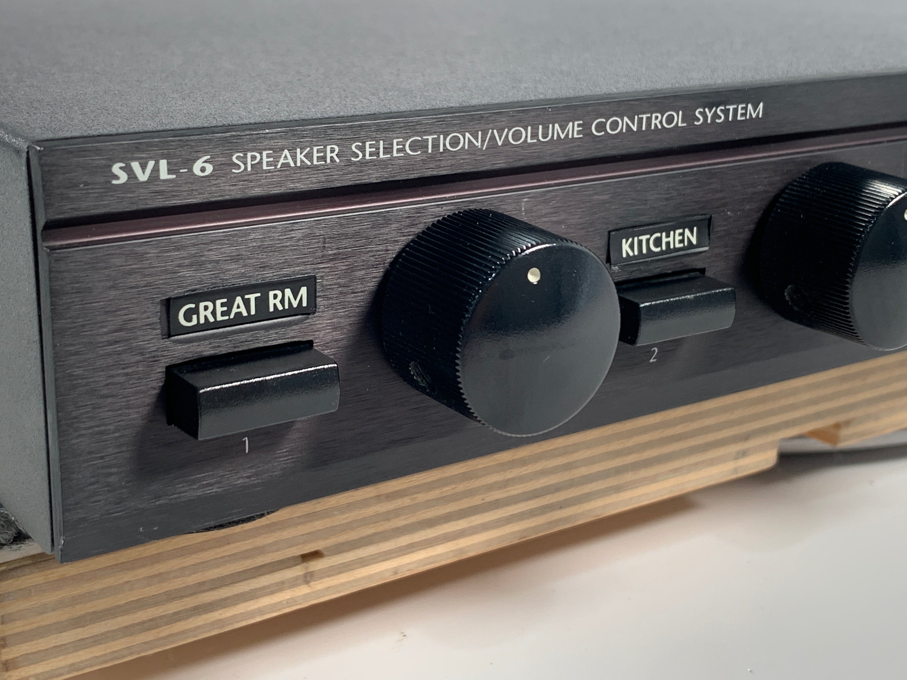 Niles Audio SVL-6 Speaker Selection/Volume Control System