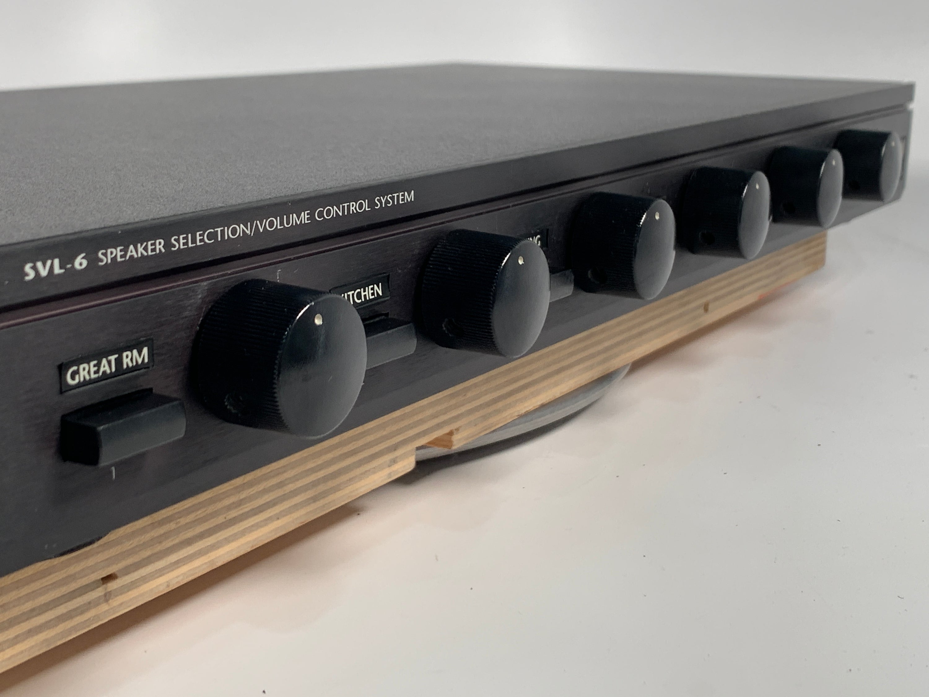 Niles Audio SVL-6 Speaker Selection/Volume Control System