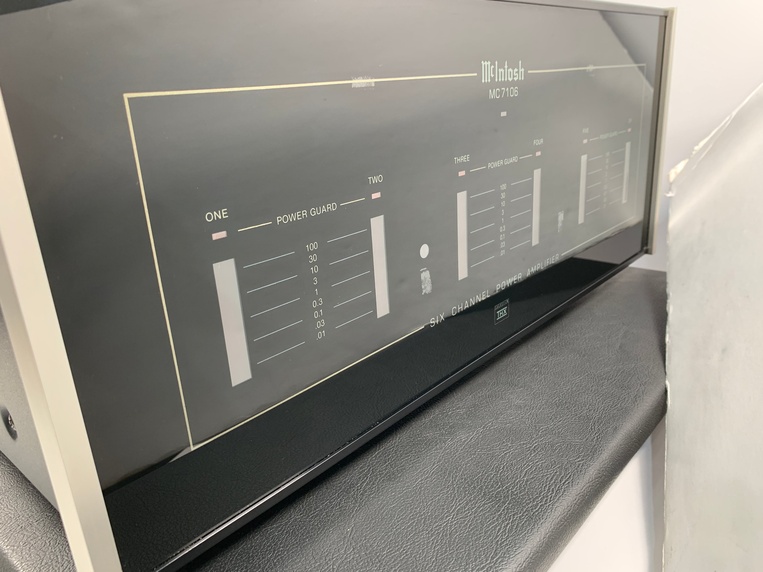 MCINTOSH MC7106, 6 CHANNEL SS AMP W/LED VU METERS, LUCASFILM THX RATED