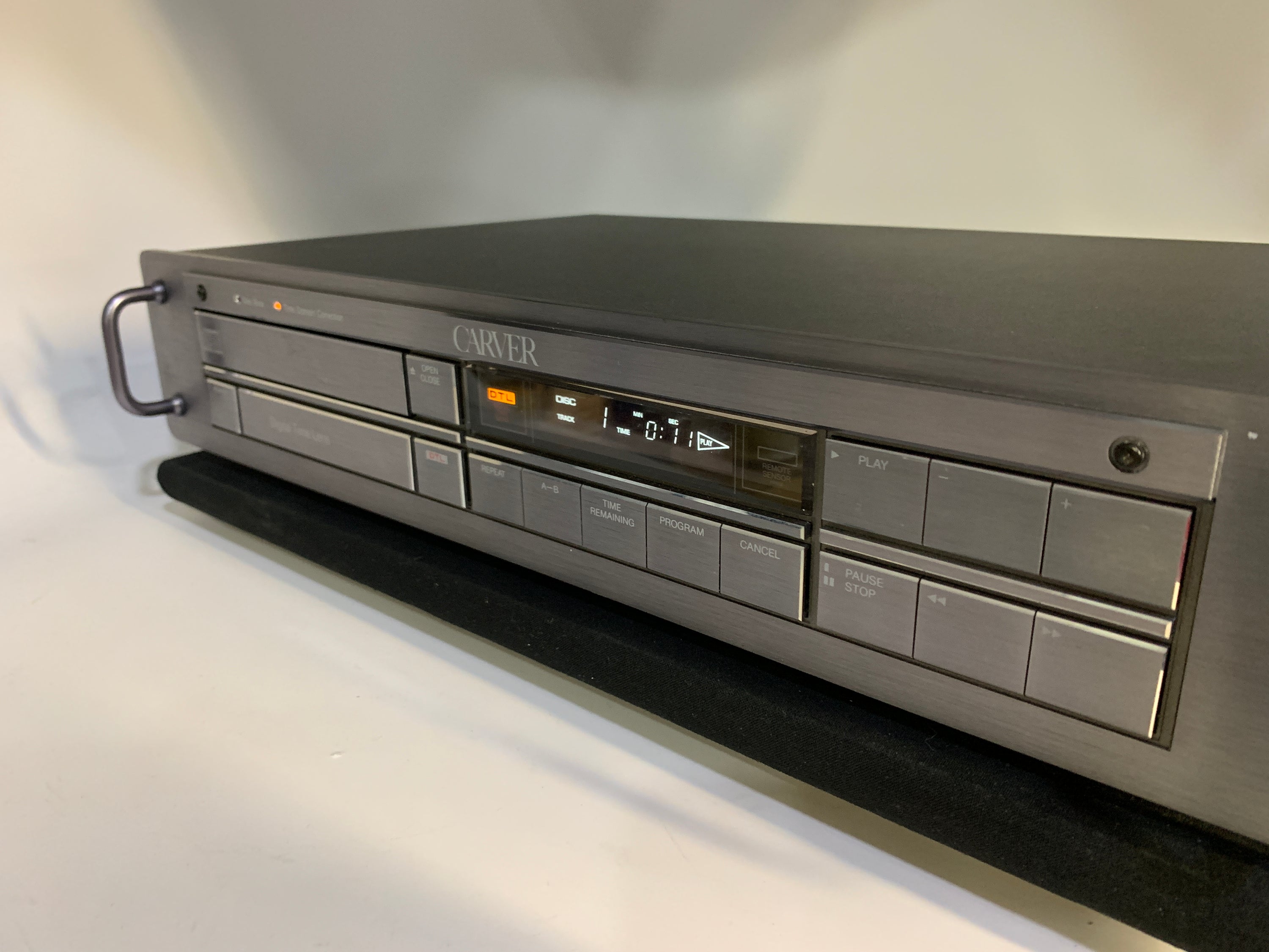 CARVER  DTL-200MK2 CD PLAYER