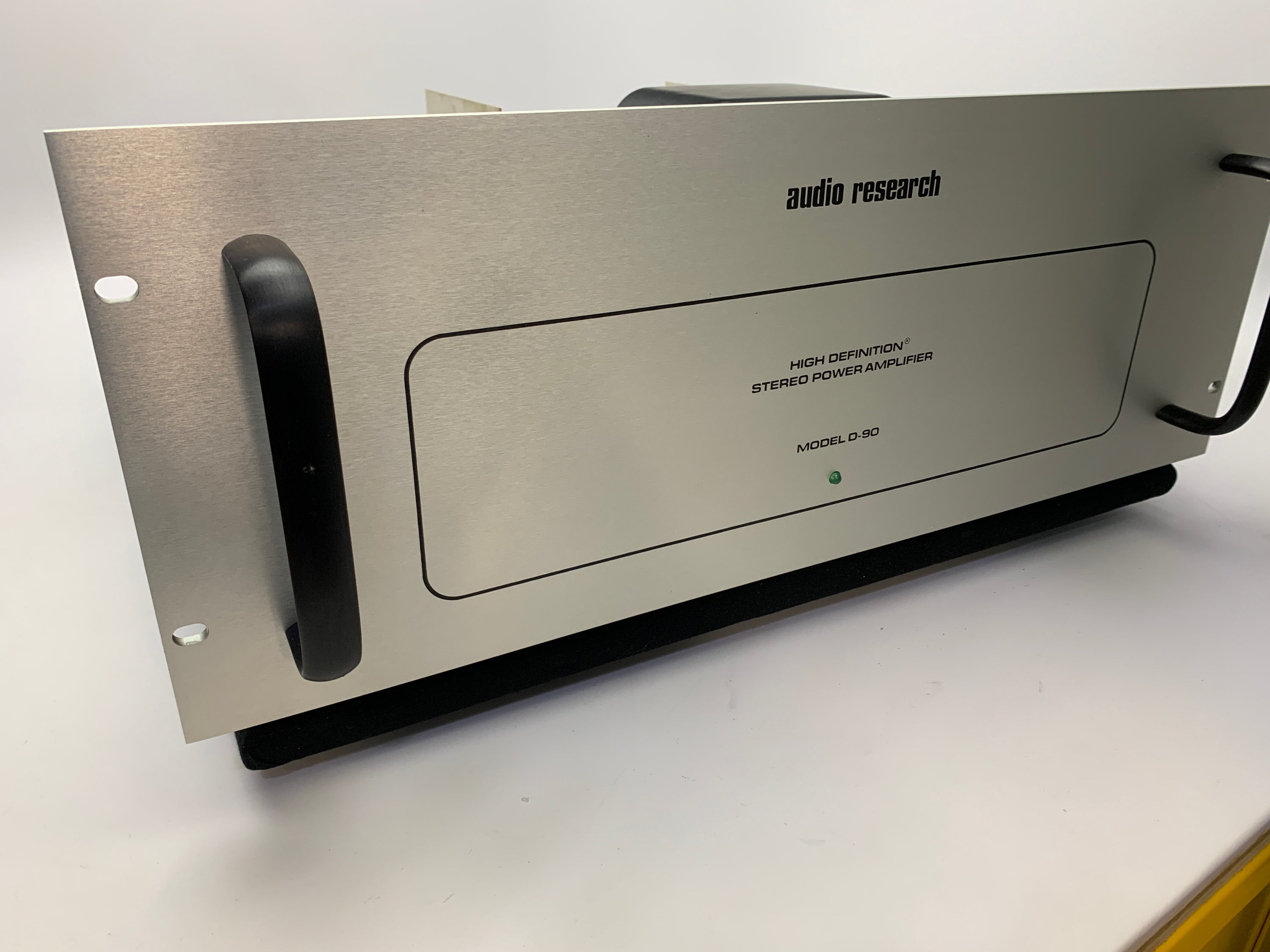 AUDIO RESEARCH D90 STEREO TUBE AMP