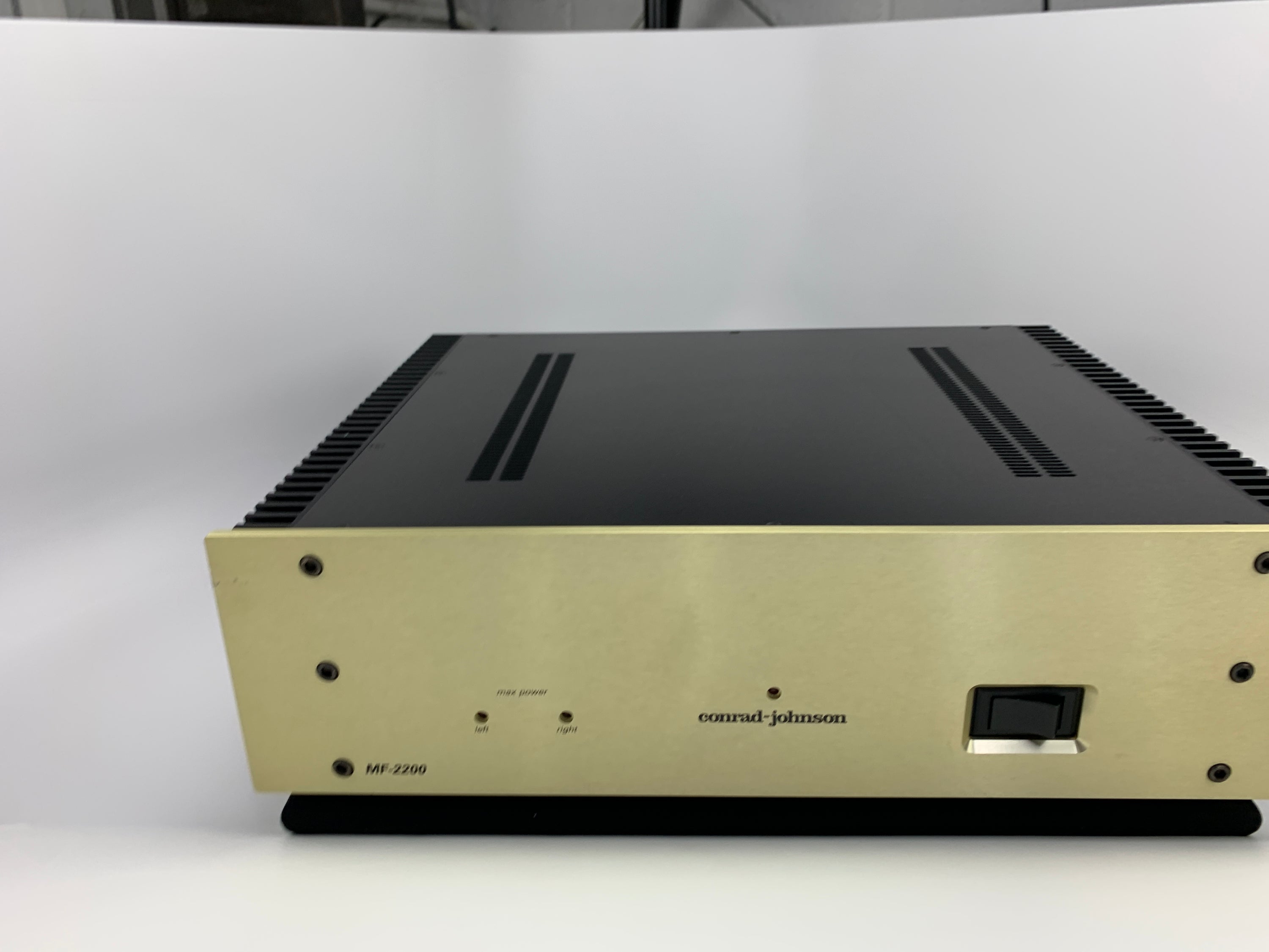 Conrad Johnson MF 2200 Amplifier SOLD OUT