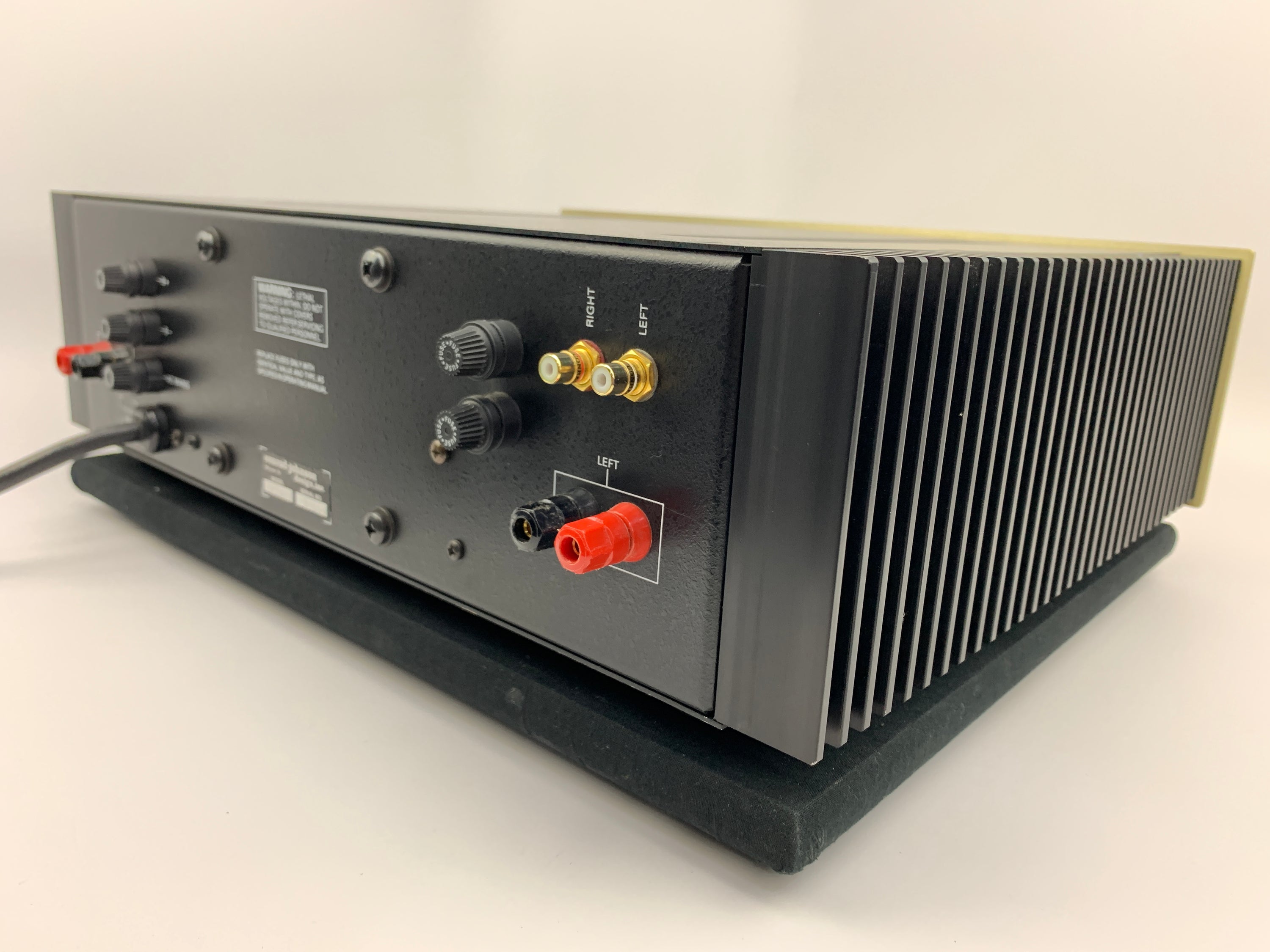 Conrad Johnson MF 2200 Amplifier SOLD OUT