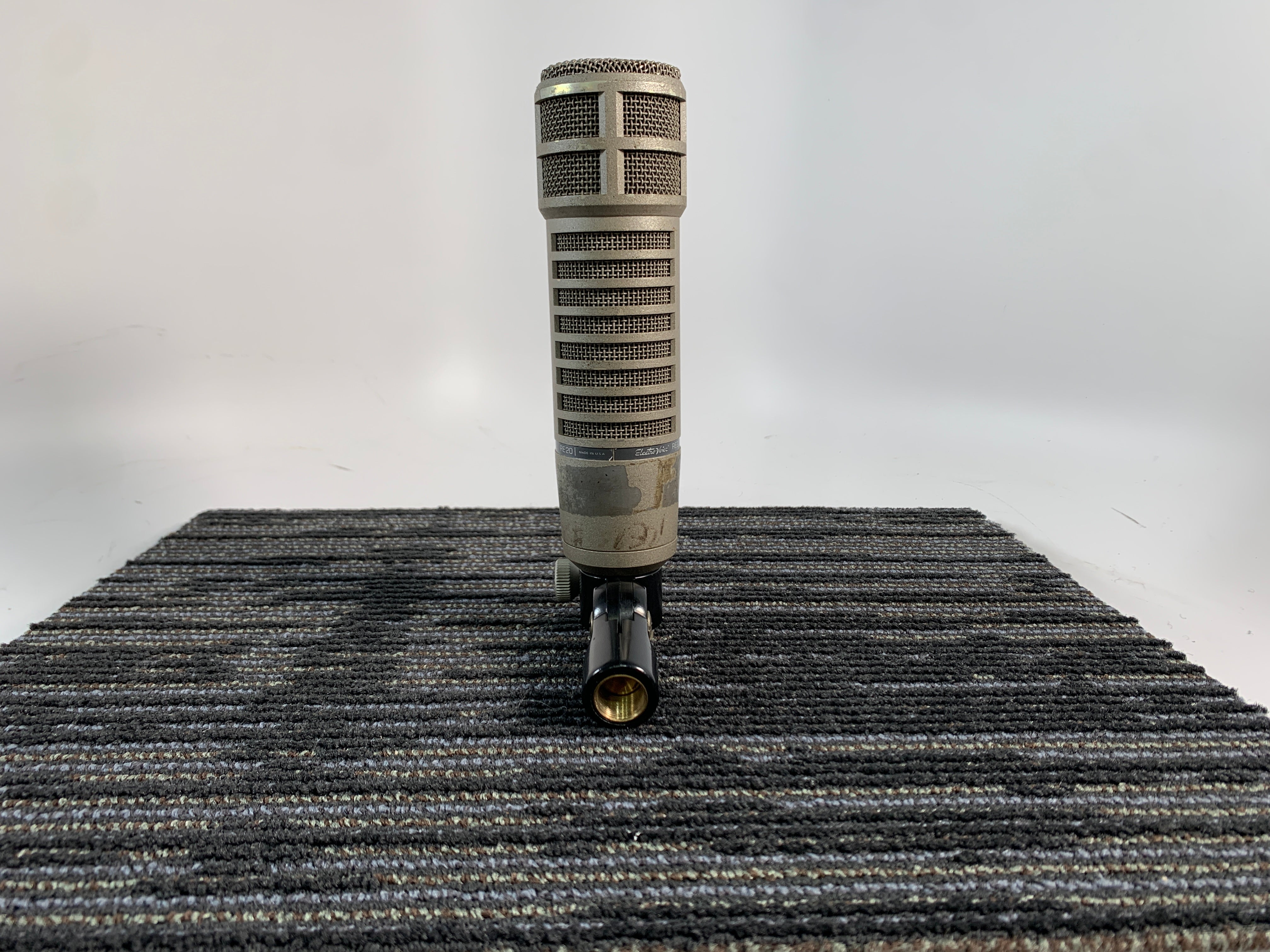 Electro-Voice Vintage RE20 Cardioid Dynamic Microphone – Record