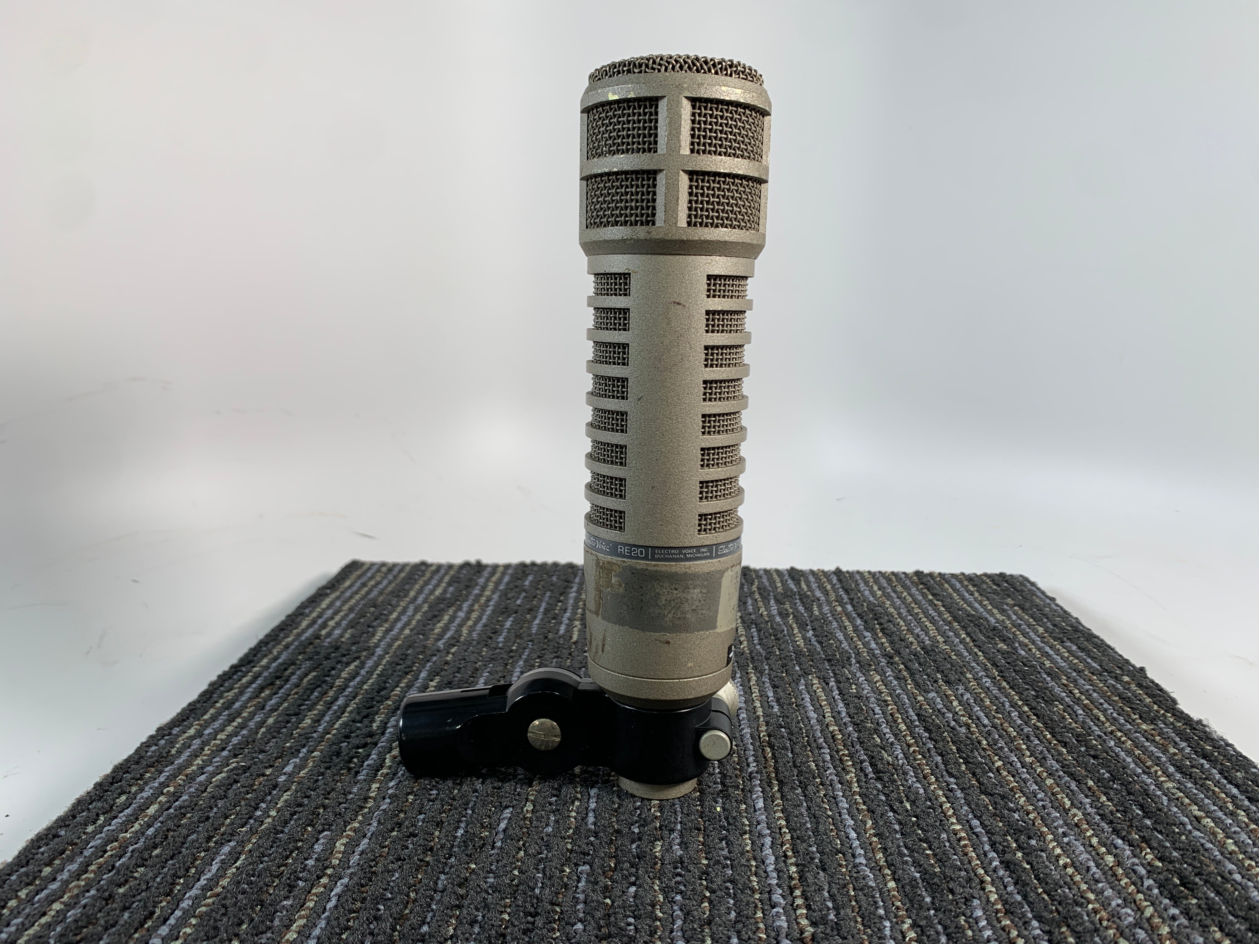 Electro-Voice Vintage RE20 Cardioid Dynamic Microphone – Record