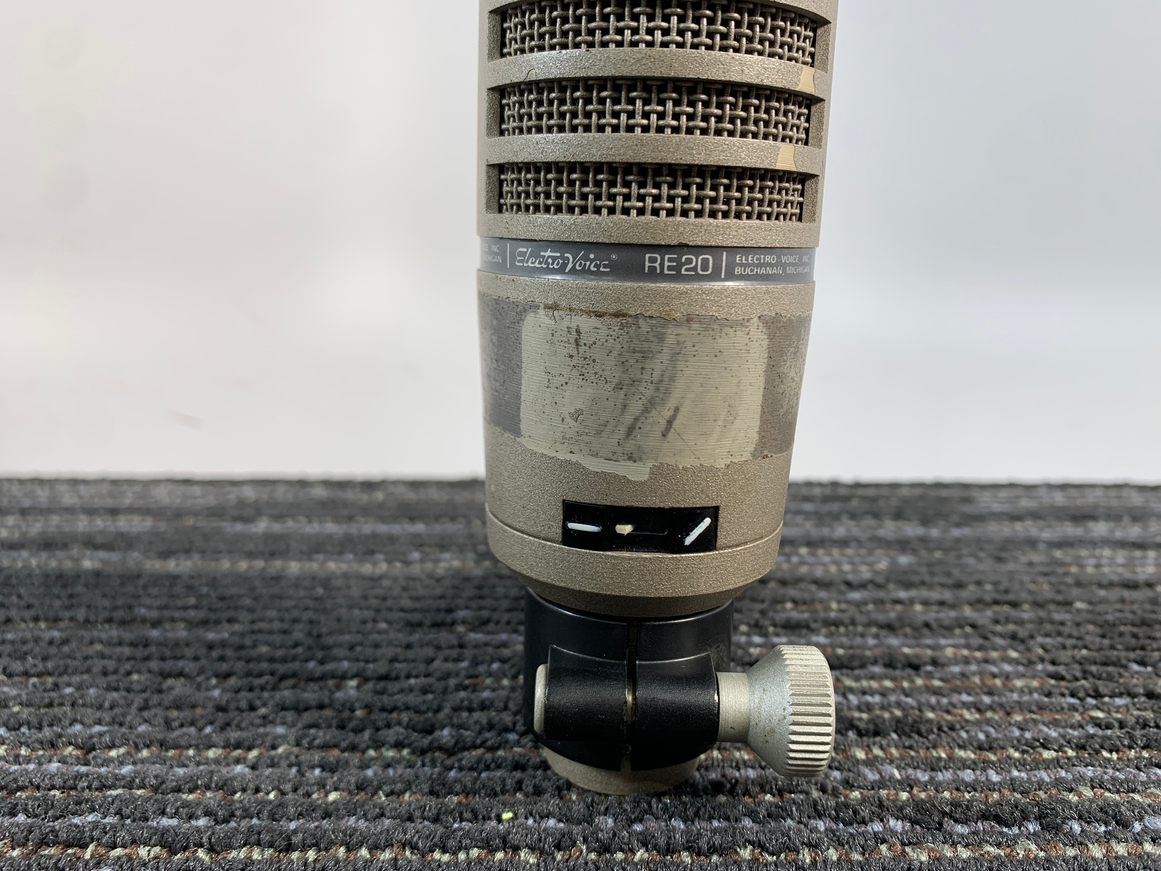 Electro-Voice Vintage RE20 Cardioid Dynamic Microphone – Record