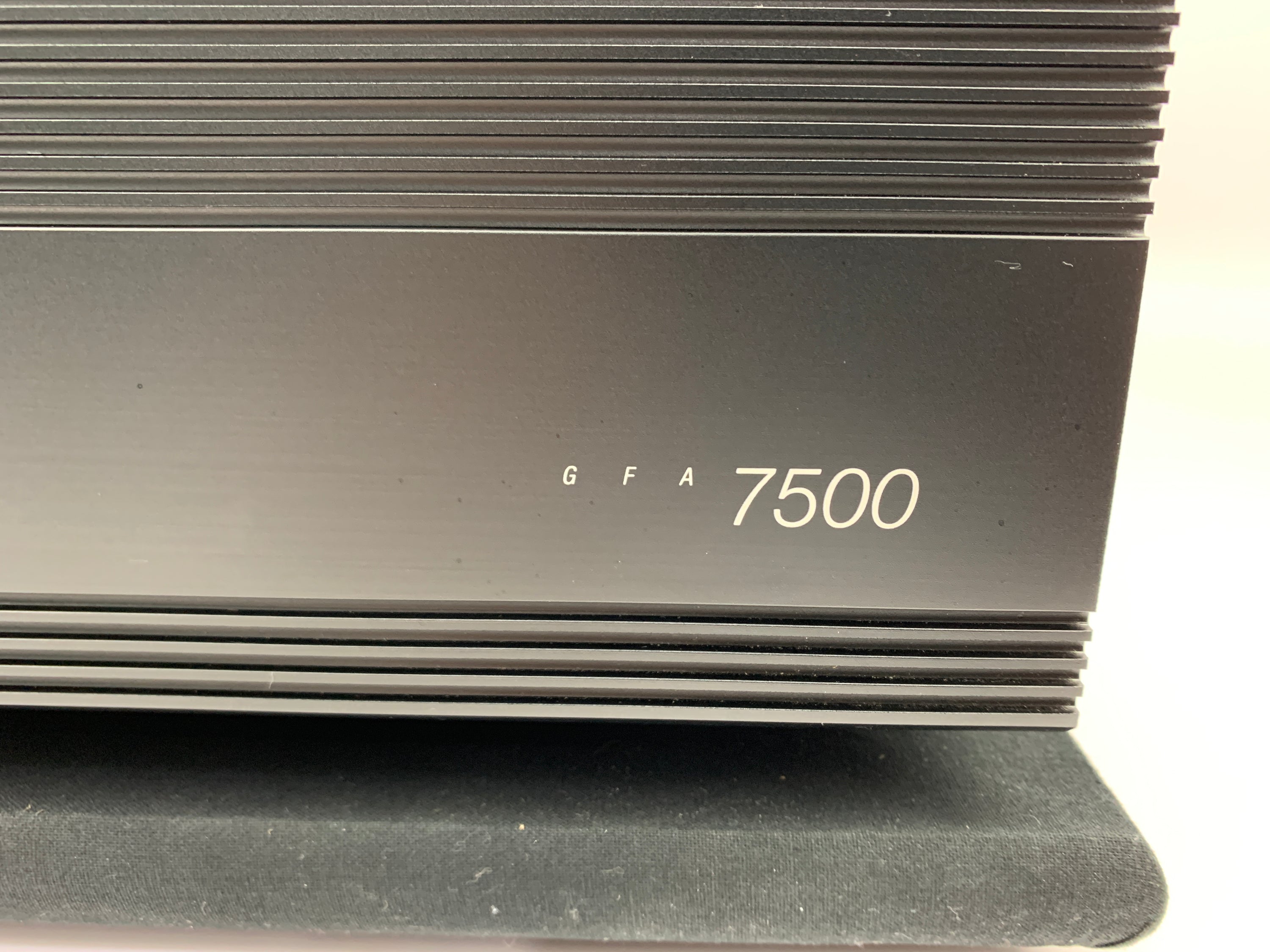 ADCOM GFA-7500 5 CHANNEL AMPLIFIER