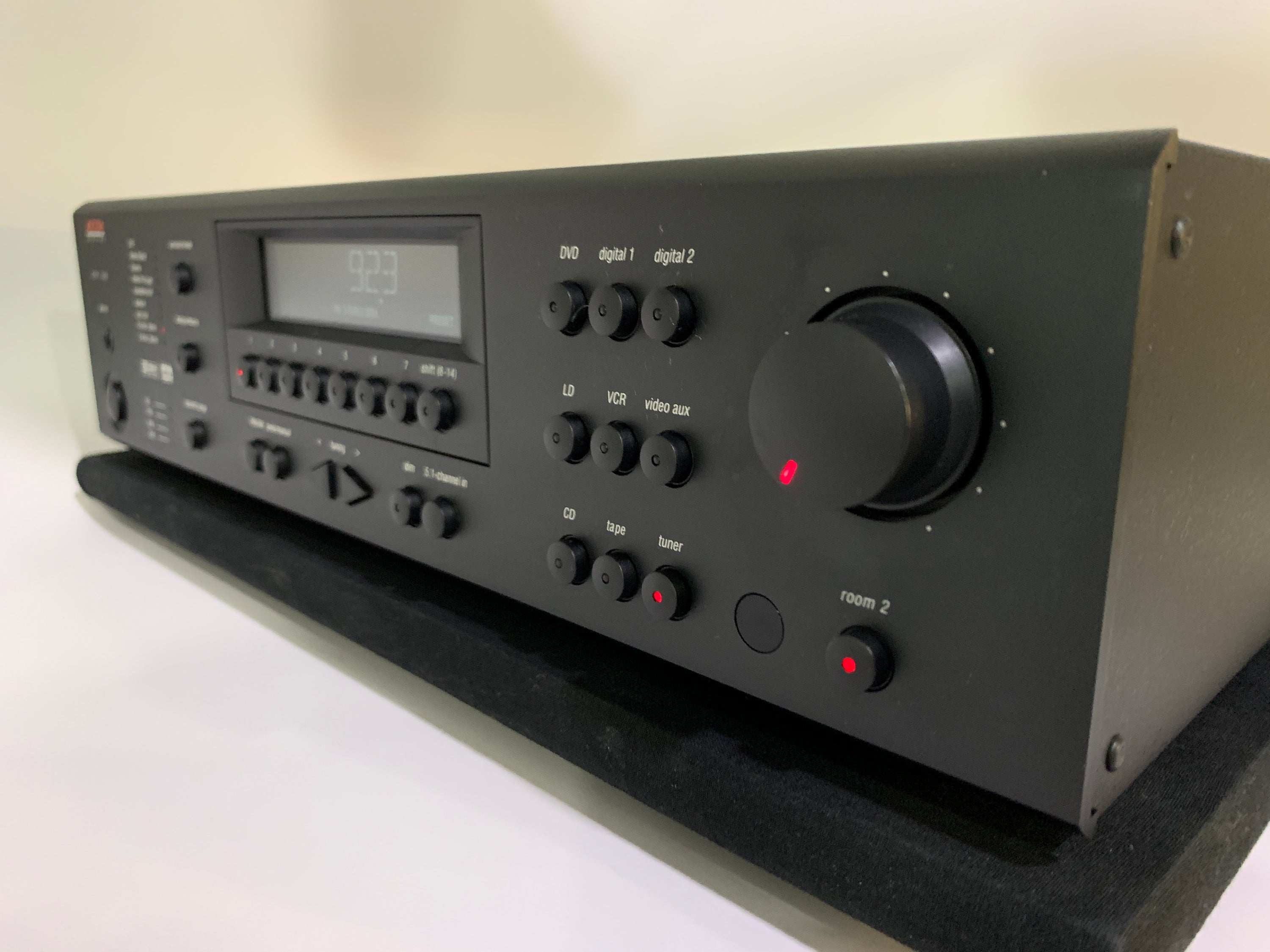 ADCOM GTP-760 5 CHANNEL TUNER PREAMPLIFIER