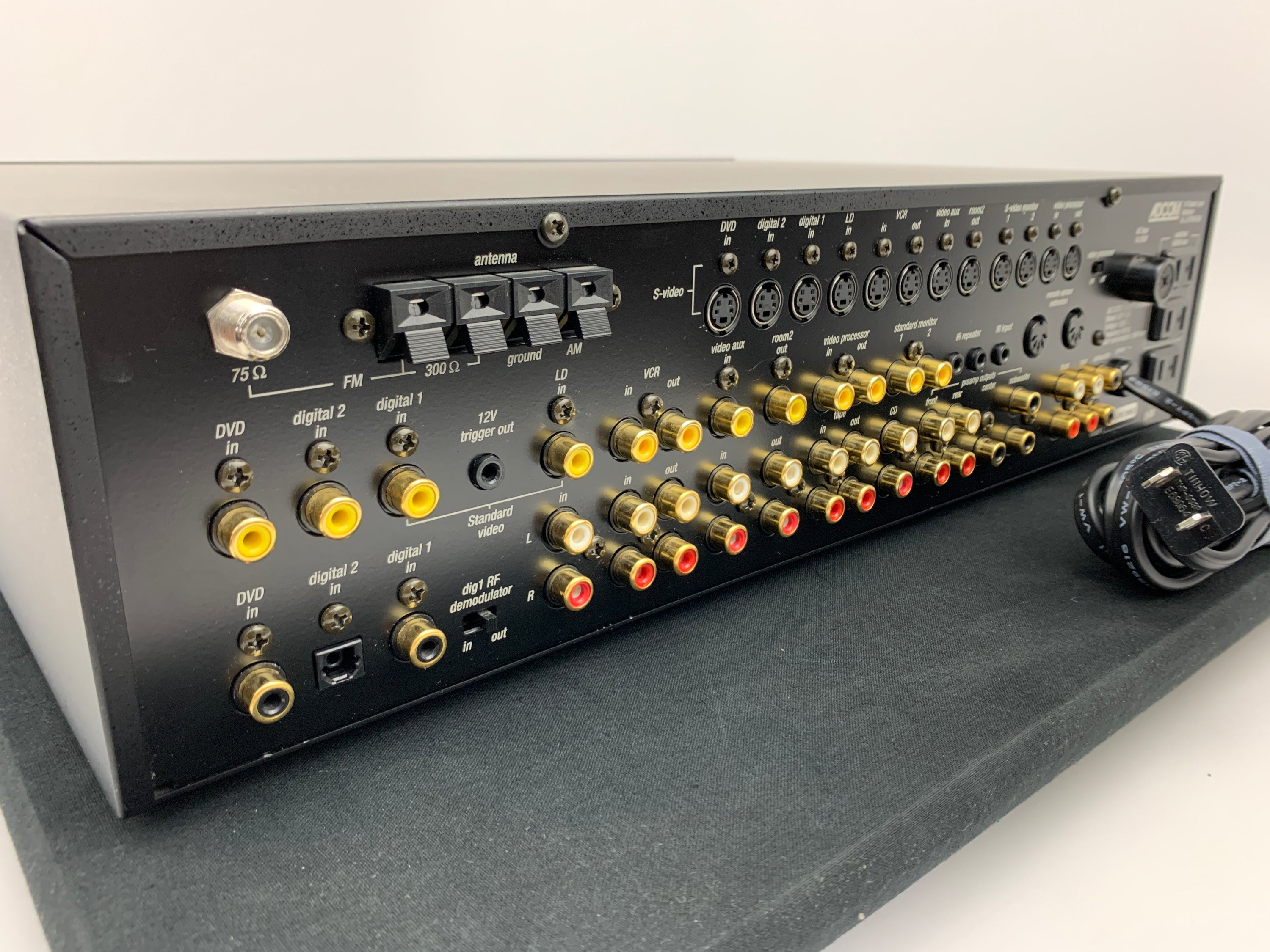 ADCOM GTP-760 5 CHANNEL TUNER PREAMPLIFIER