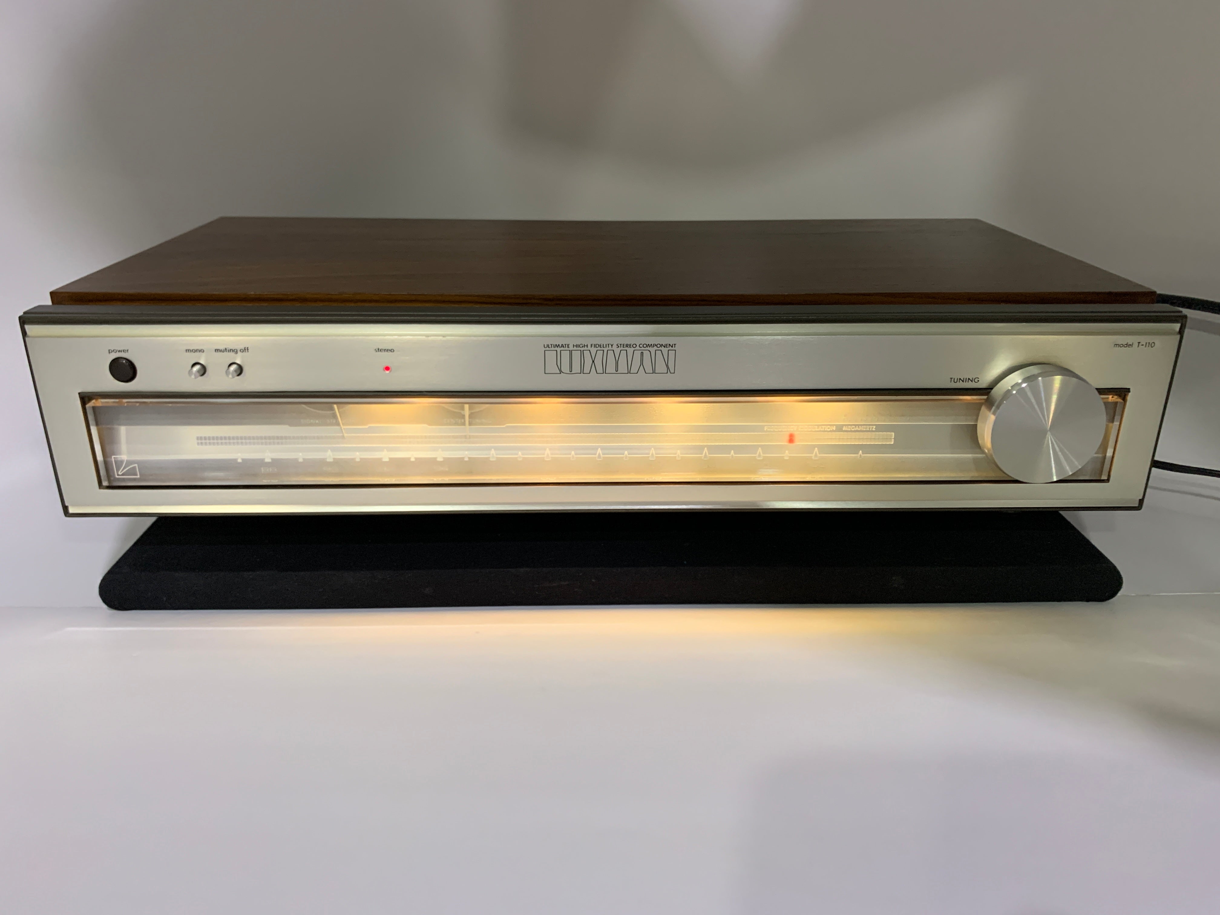 LUXMAN T-110 FM TUNER