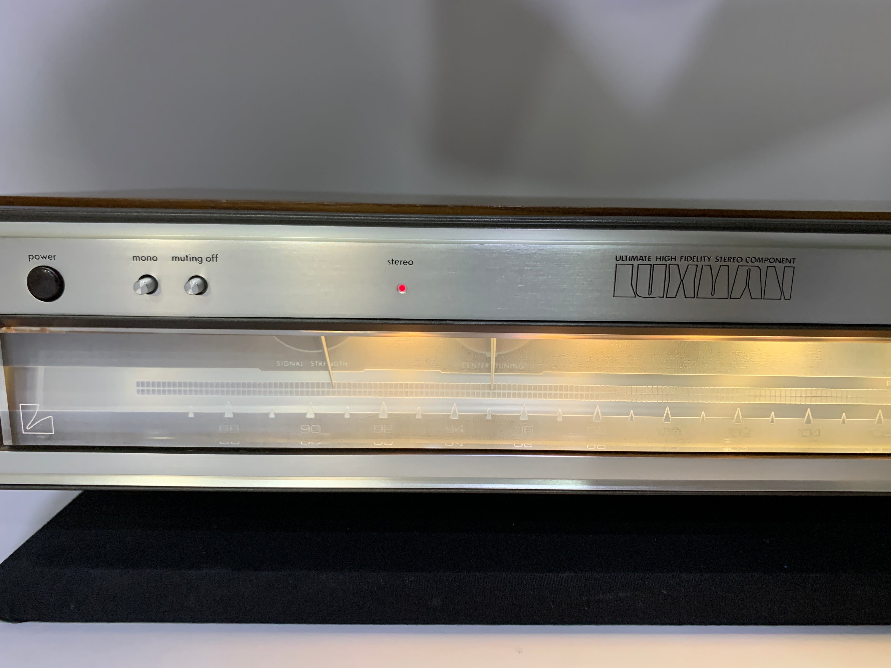 LUXMAN T-110 FM TUNER