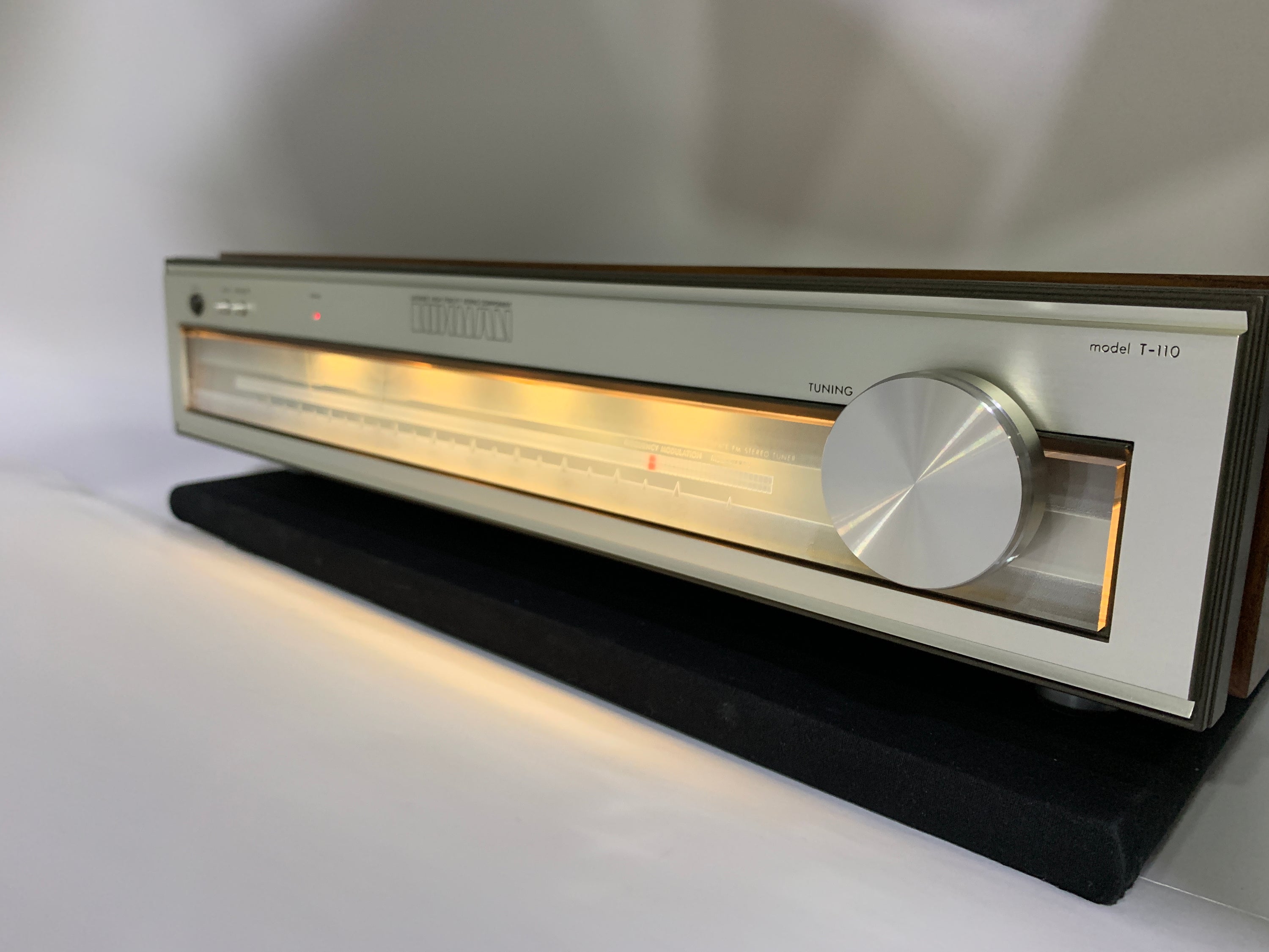 LUXMAN T-110 FM TUNER