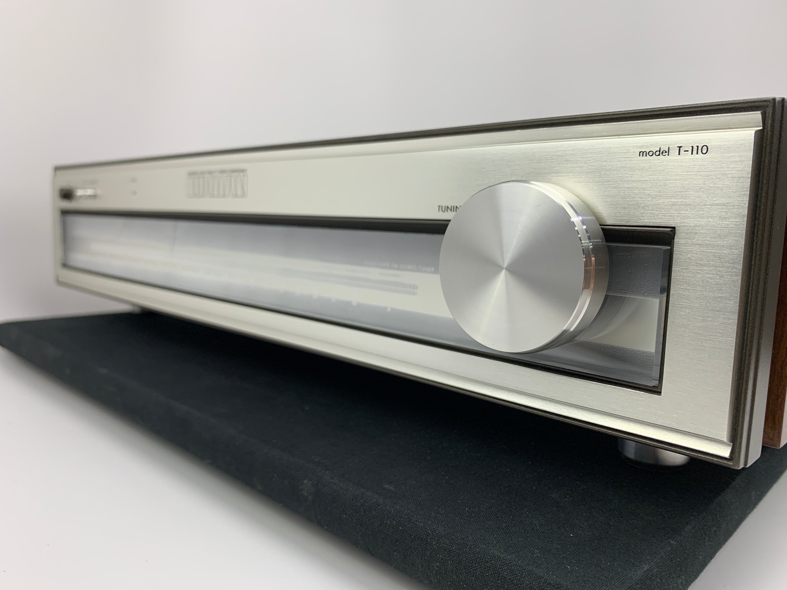 LUXMAN T-110 FM TUNER