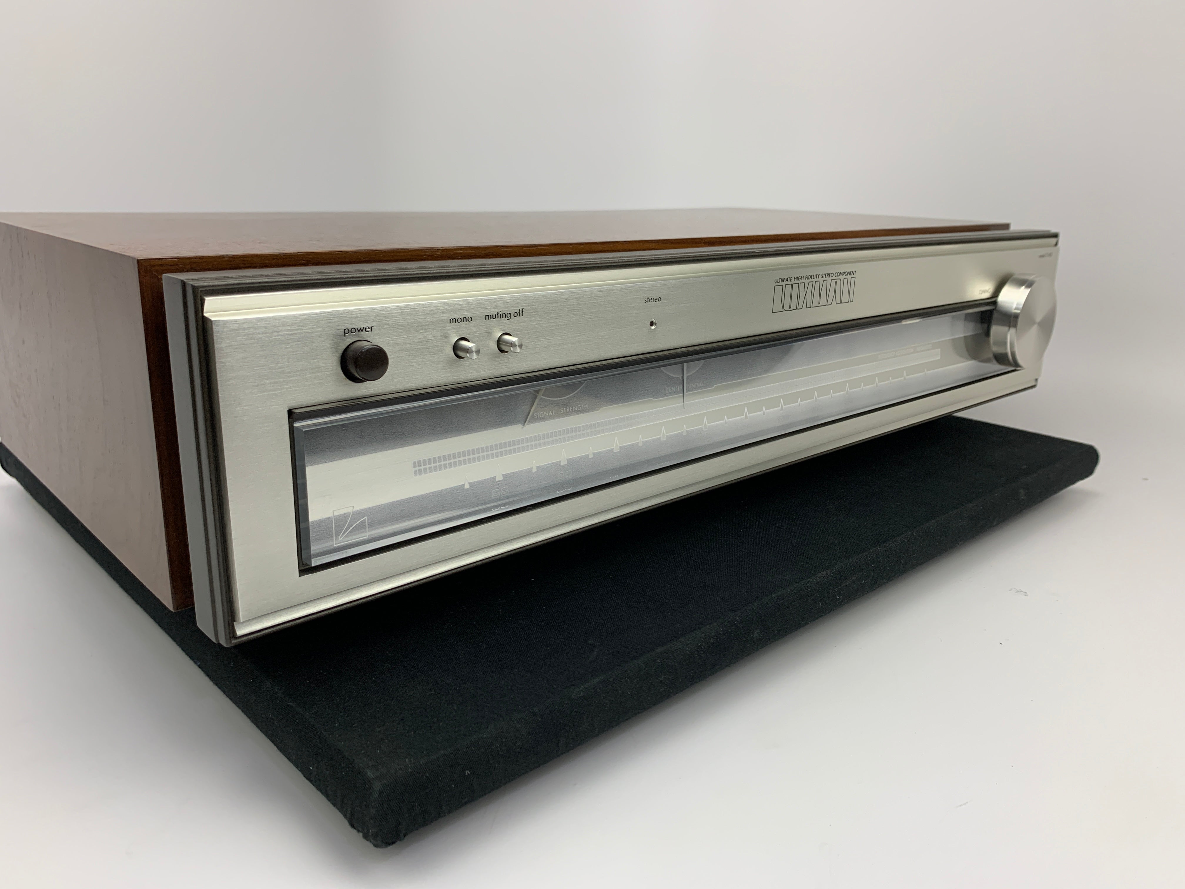 LUXMAN T-110 FM TUNER