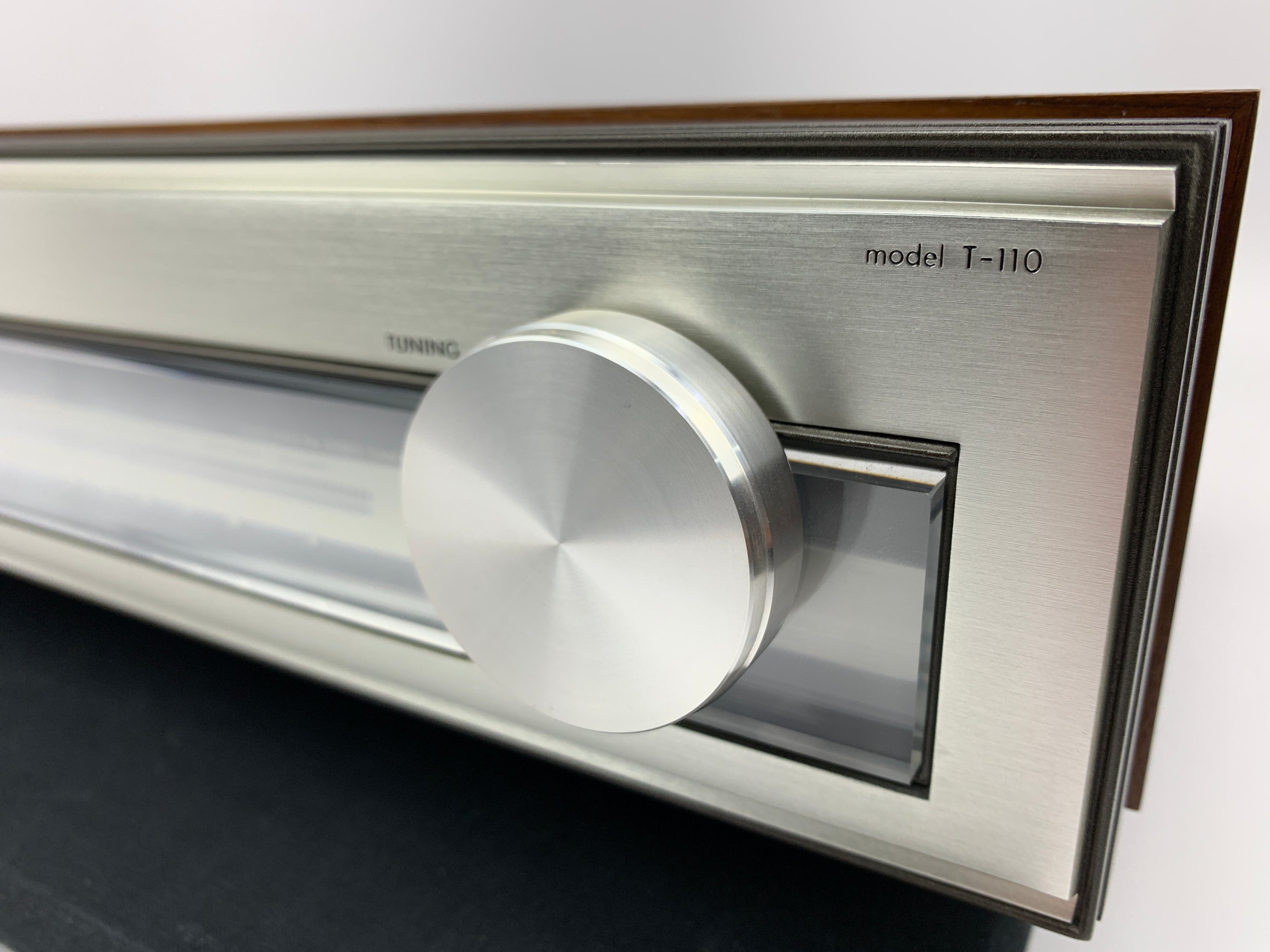 LUXMAN T-110 FM TUNER