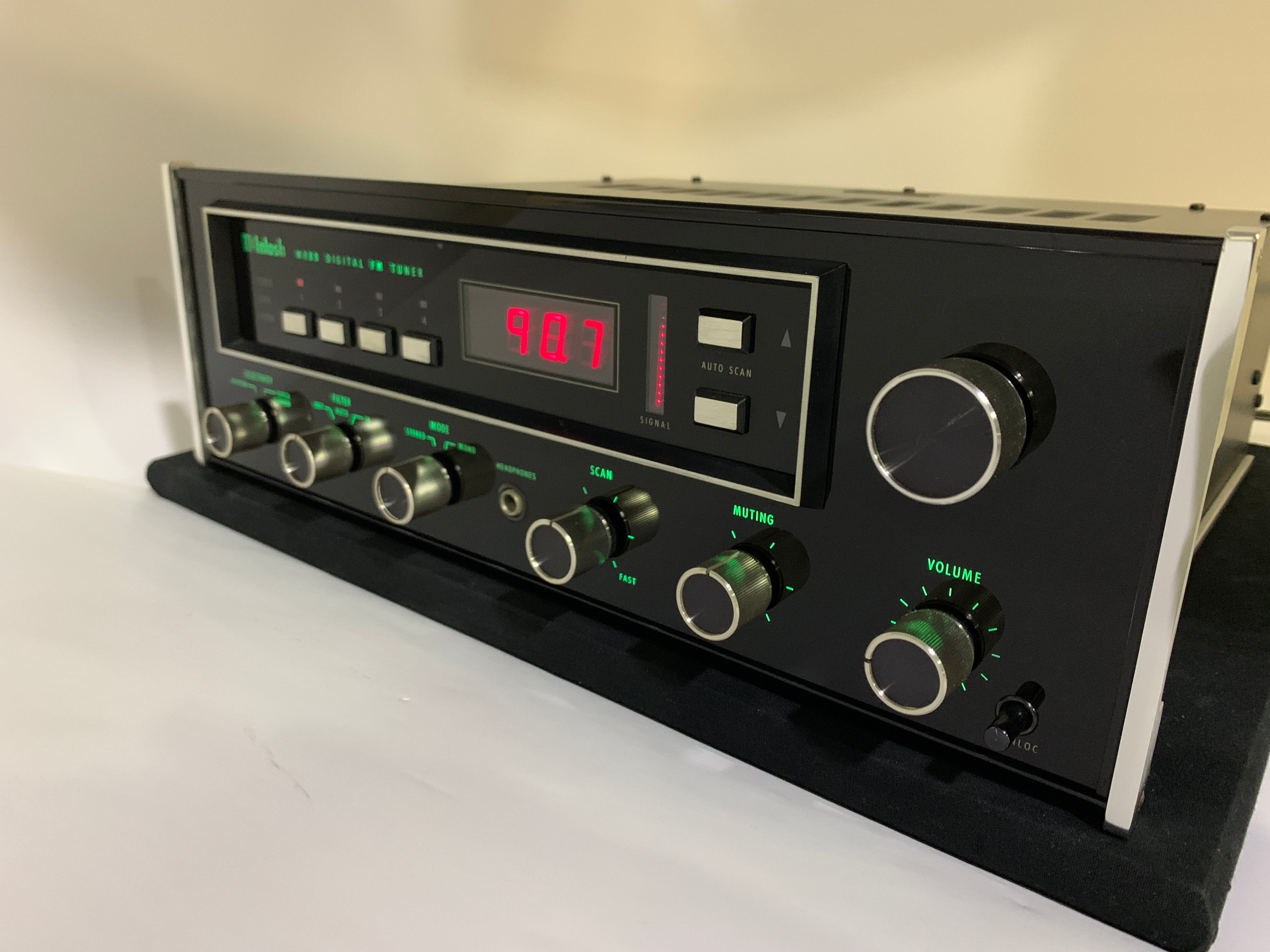 Tuner MC INTOSH MR 80 - hifi | Espace Cinéma Tuner MC INTOSH MR 80 - hifi | Espace Cinéma