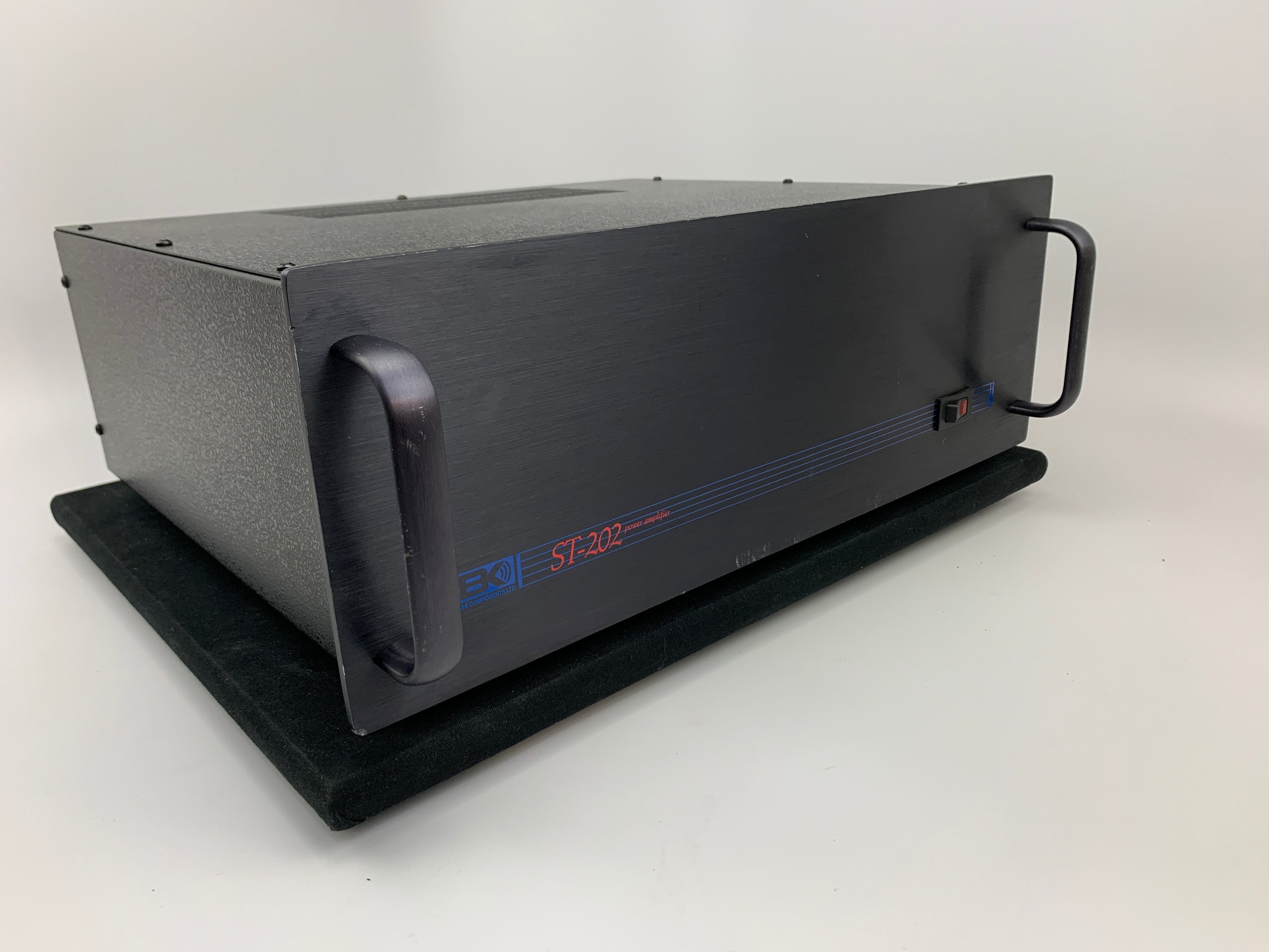 B&K ST-202 AMPLIFIER