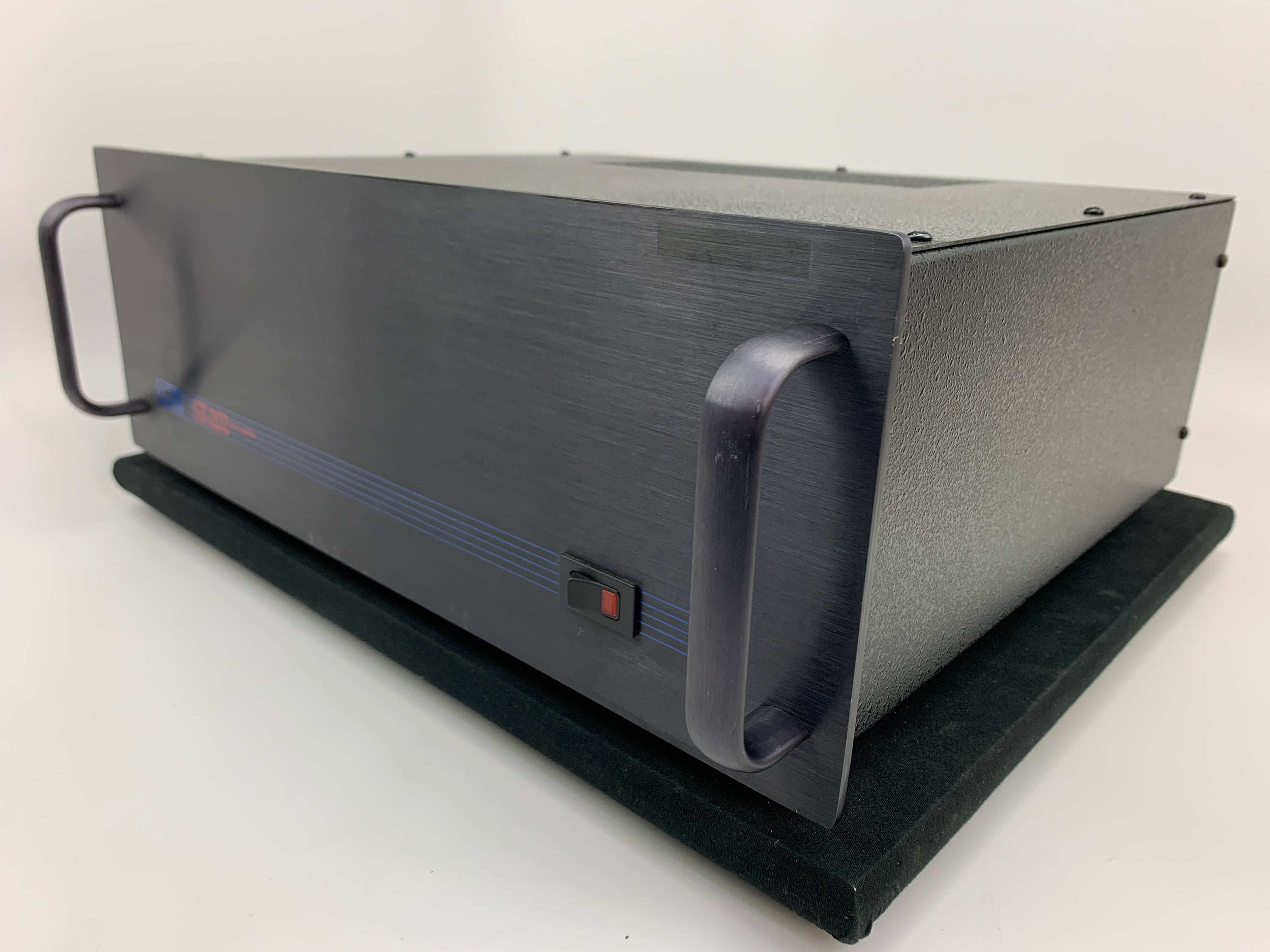 B&K ST-202 AMPLIFIER