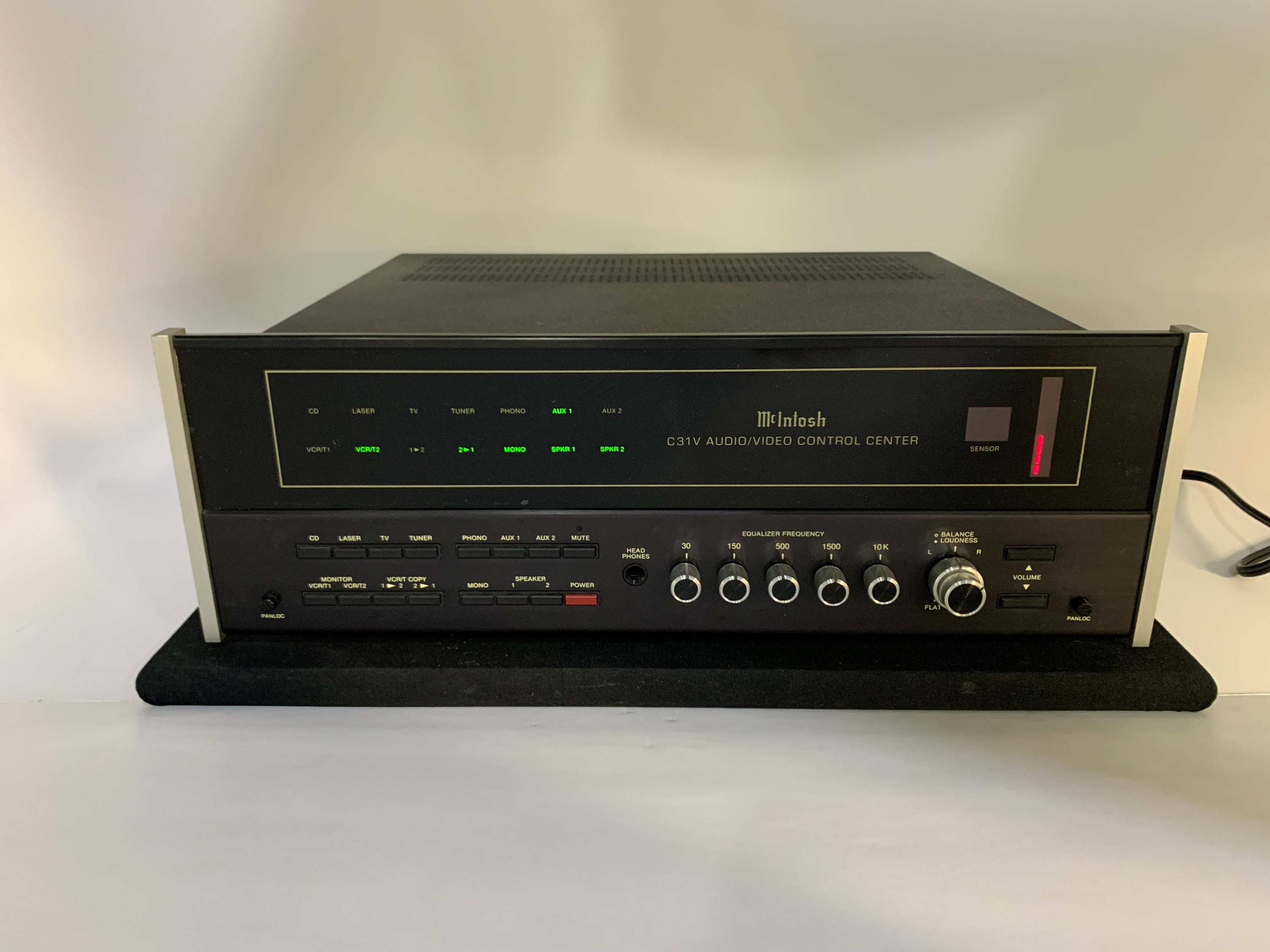 MCINTOSH C31V AUDIO/VIDEO CONTROL CENTER W/REMOTE CONTROL