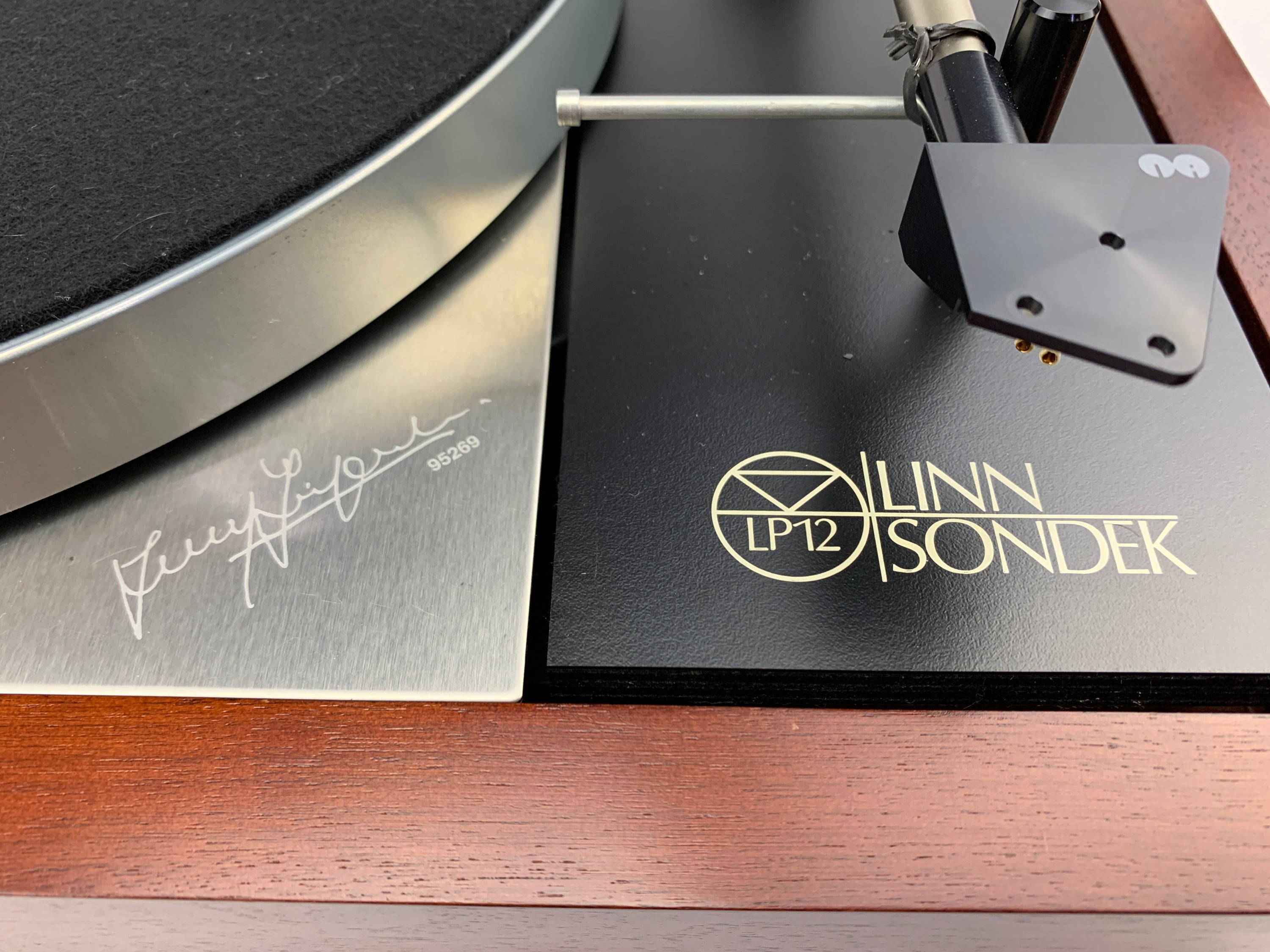 LINN SONDEK LP12 25TH ANNIVERSARY EDITION W/NAIM AUDIO PREFIX PREAMP & NAIM ARO UNI PIVOT TONEARM AND HERCULES POWER SUPPLY