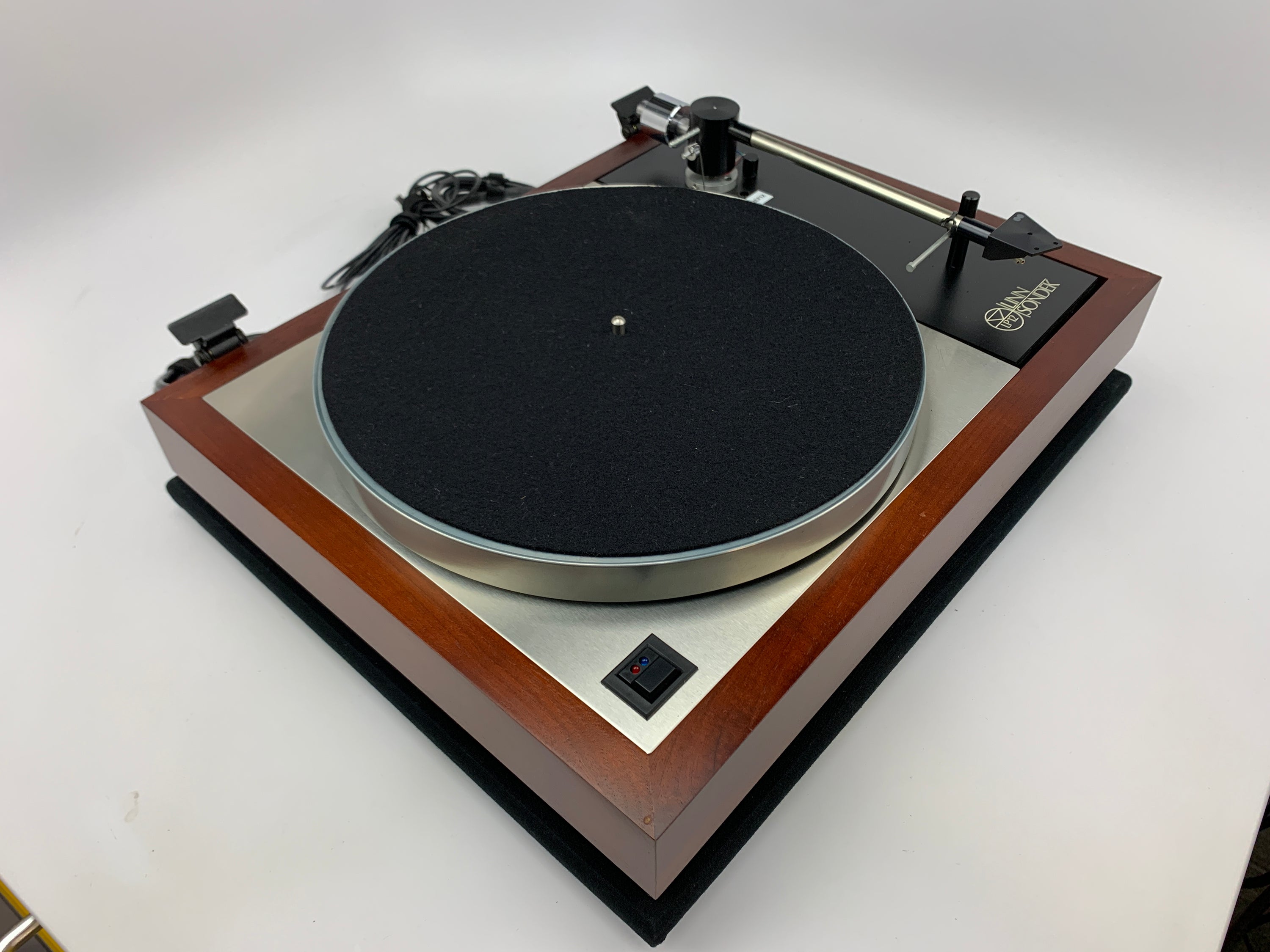 LINN SONDEK LP12 25TH ANNIVERSARY EDITION W/NAIM AUDIO PREFIX PREAMP & NAIM ARO UNI PIVOT TONEARM AND HERCULES POWER SUPPLY