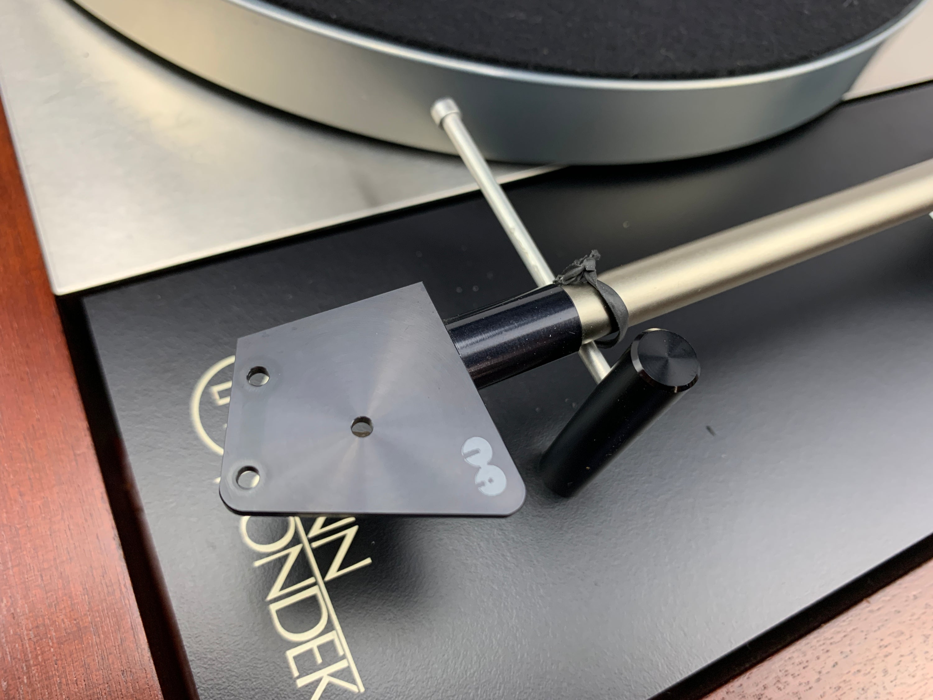 LINN SONDEK LP12 25TH ANNIVERSARY EDITION W/NAIM AUDIO PREFIX PREAMP & NAIM ARO UNI PIVOT TONEARM AND HERCULES POWER SUPPLY