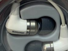 Load image into Gallery viewer, SHURE E4C SOUND ISOLATING EARPHONES 000384